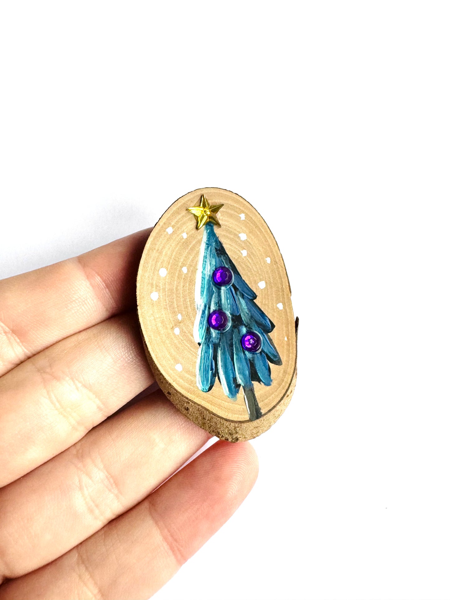 Hand-painted small Christmas tree MAGNET / Kézzel festett kicsi karácsonyfa fakorong MÁGNES