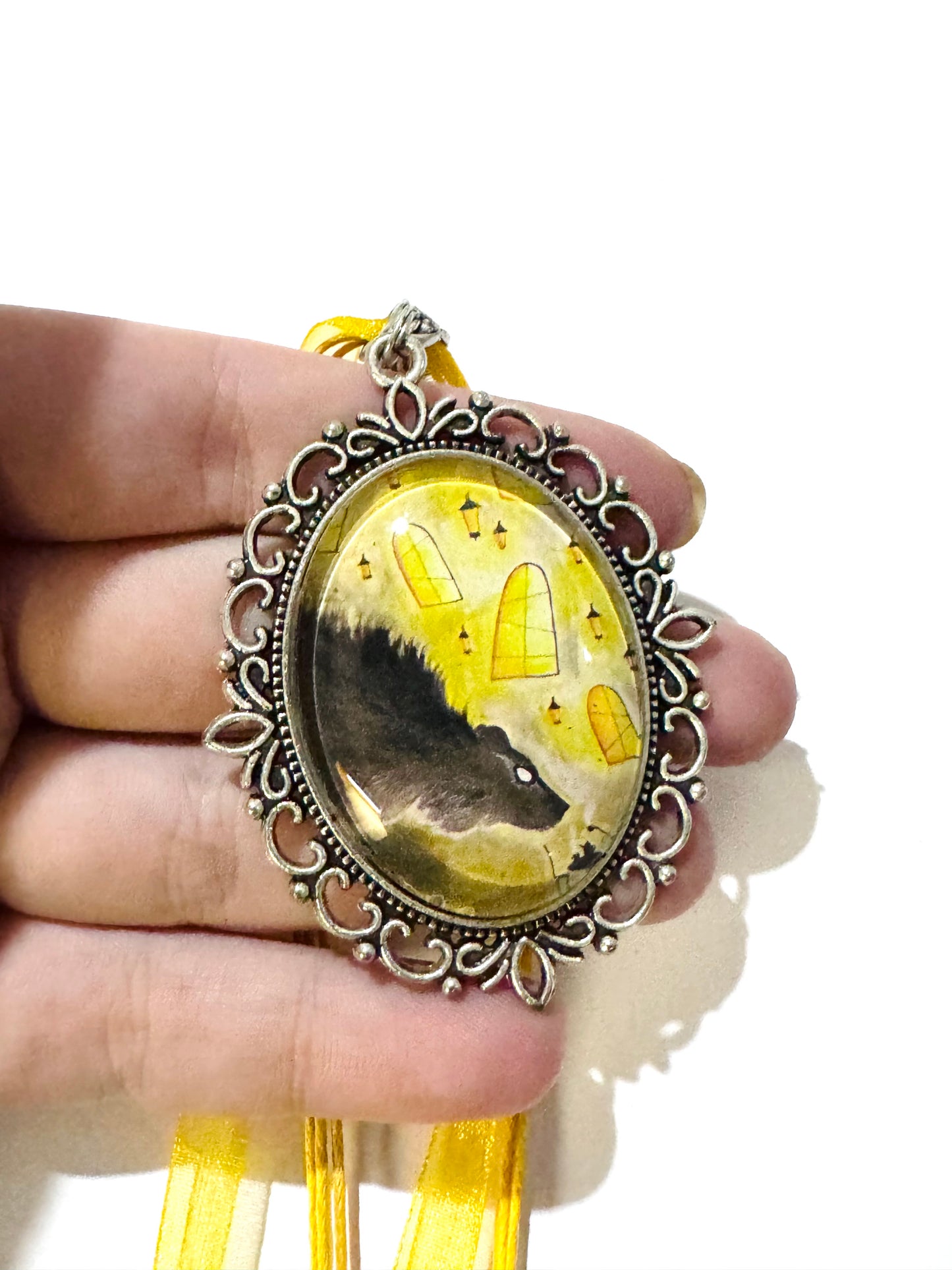 Big oval pendant / Nagy ovális medál egyedi grafikával