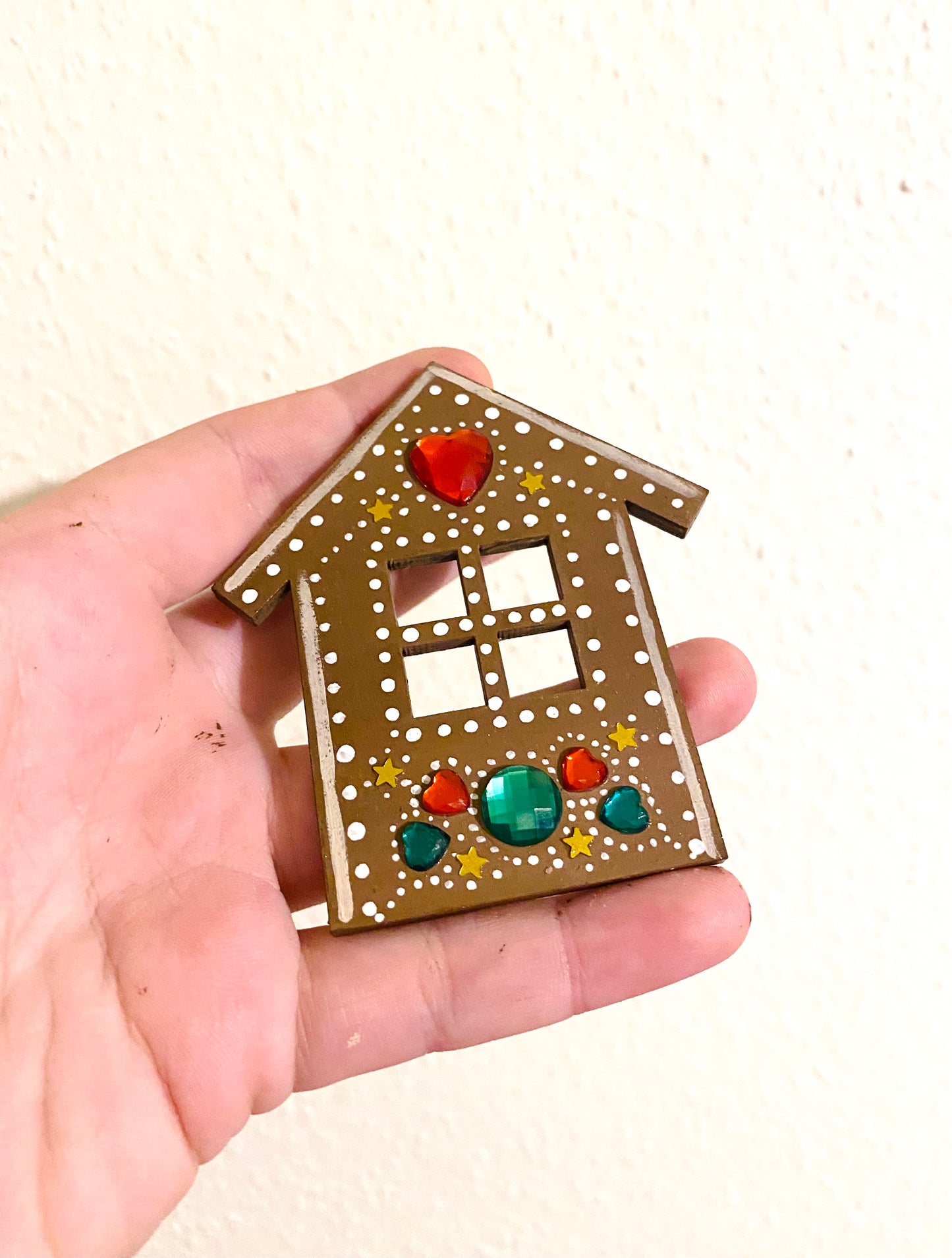 Hand-painted “gingerbread” house magnet / Kézzel festett “mézeskalács” házikó mágnes