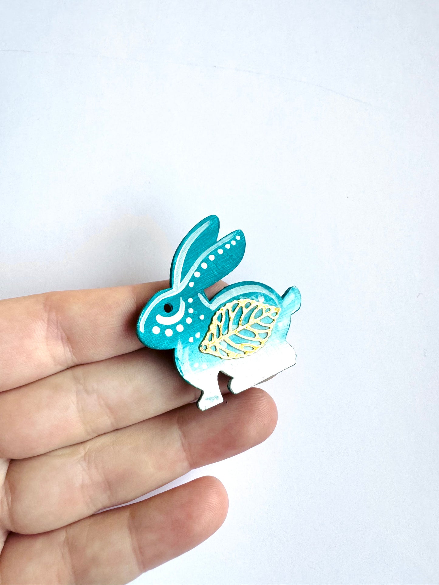 Hand-painted wooden mini rabbit brooch (Springcollection) / Kézzel festett mini fa nyuszi bross