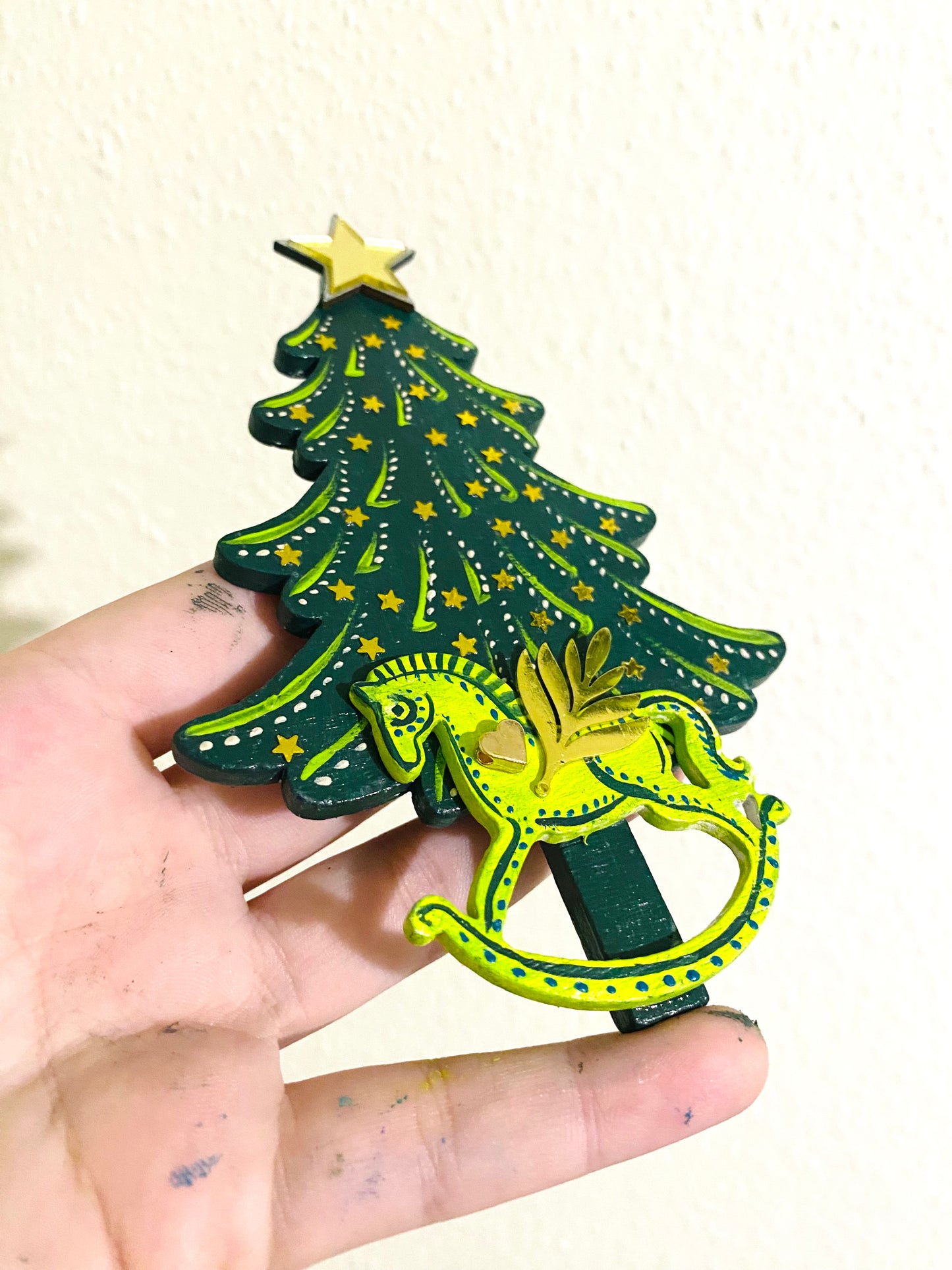Hand-painted Christmas tree magnet / Kézzel festett karácsonyfa mágnes