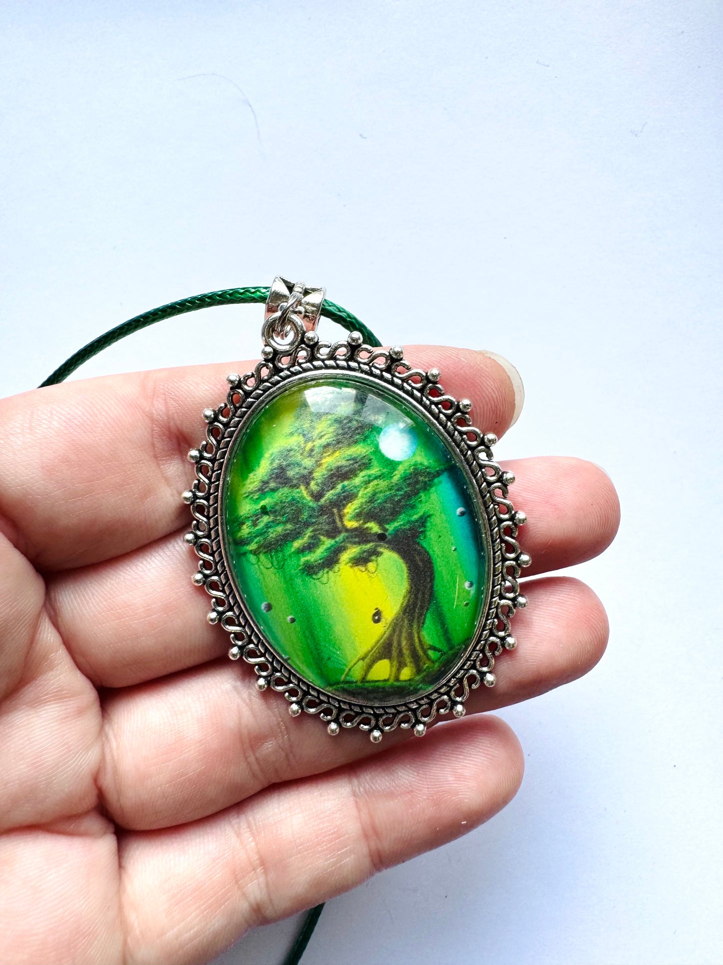 Big oval pendant / Nagy ovális medál egyedi grafikával