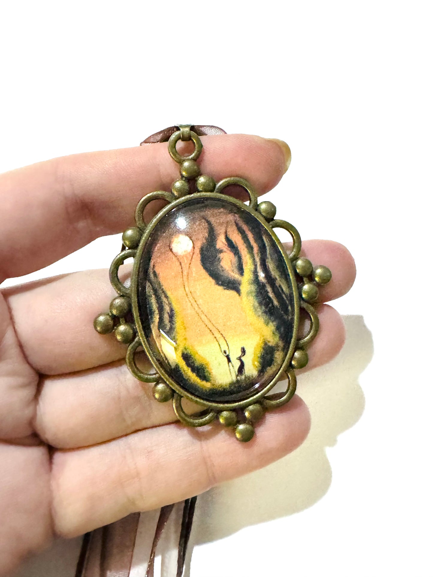 Big oval pendant / Nagy ovális medál egyedi grafikával