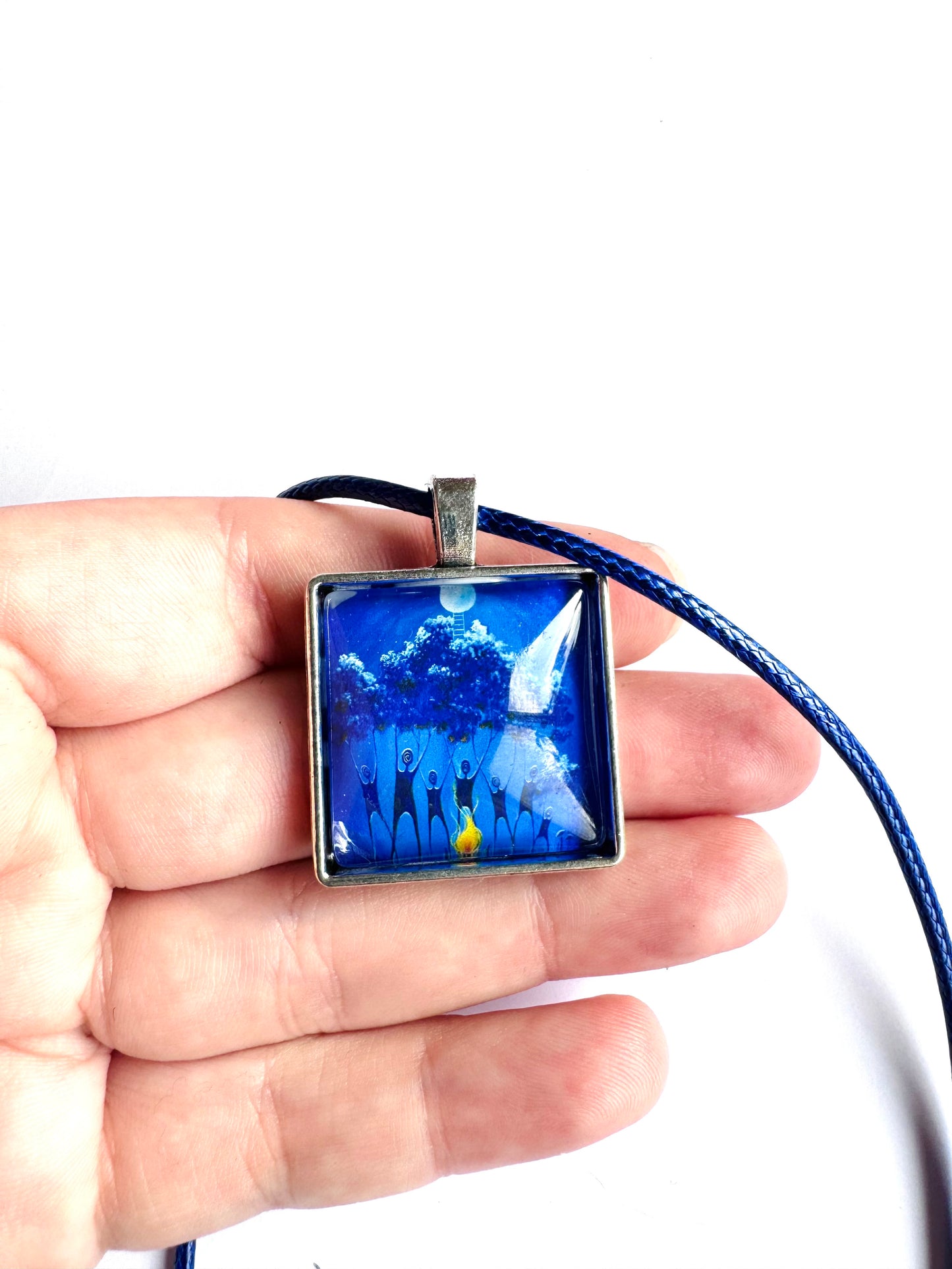 Square pendant / Négyzetes medál egyedi grafikával