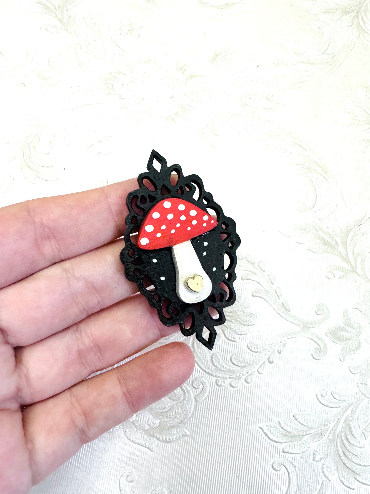 Hand-painted small ornate mushroom MAGNET / Kézzel festett kicsi díszes keretes gomba MÁGNES