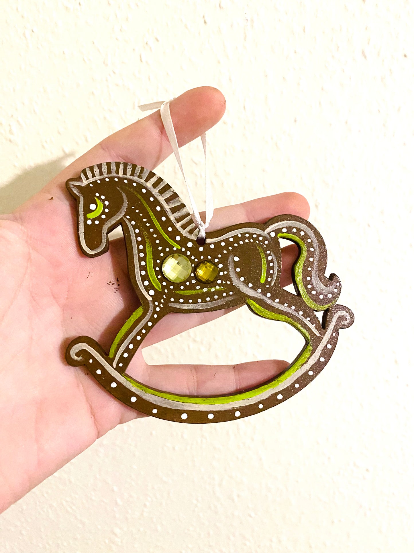 Hand-painted “gingerbread” rocking horse ornament / Kézzel festett “mézeskalács” hintaló dísz
