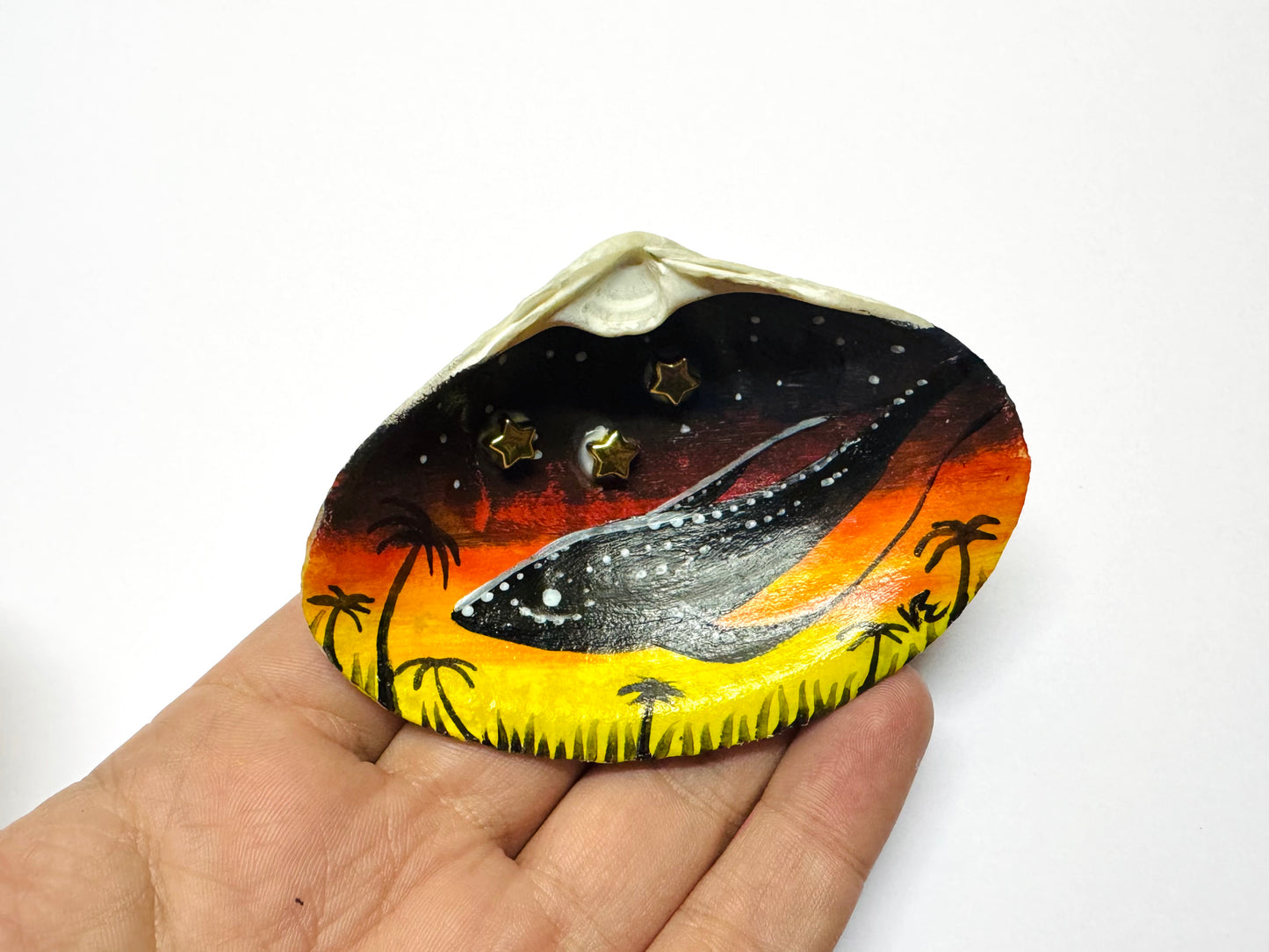 Kézzel festett kagylóhéj / Handpainted seashell
