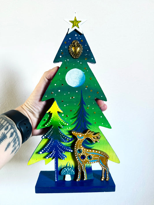 Hand-painted pine tree figurine LARGER (embellished) / Kézzel festett fenyőfa NAGYOBB (díszített)