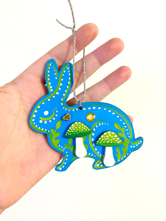 Hand-painted rabbit ornament / Kézzel festett nyuszi dísz