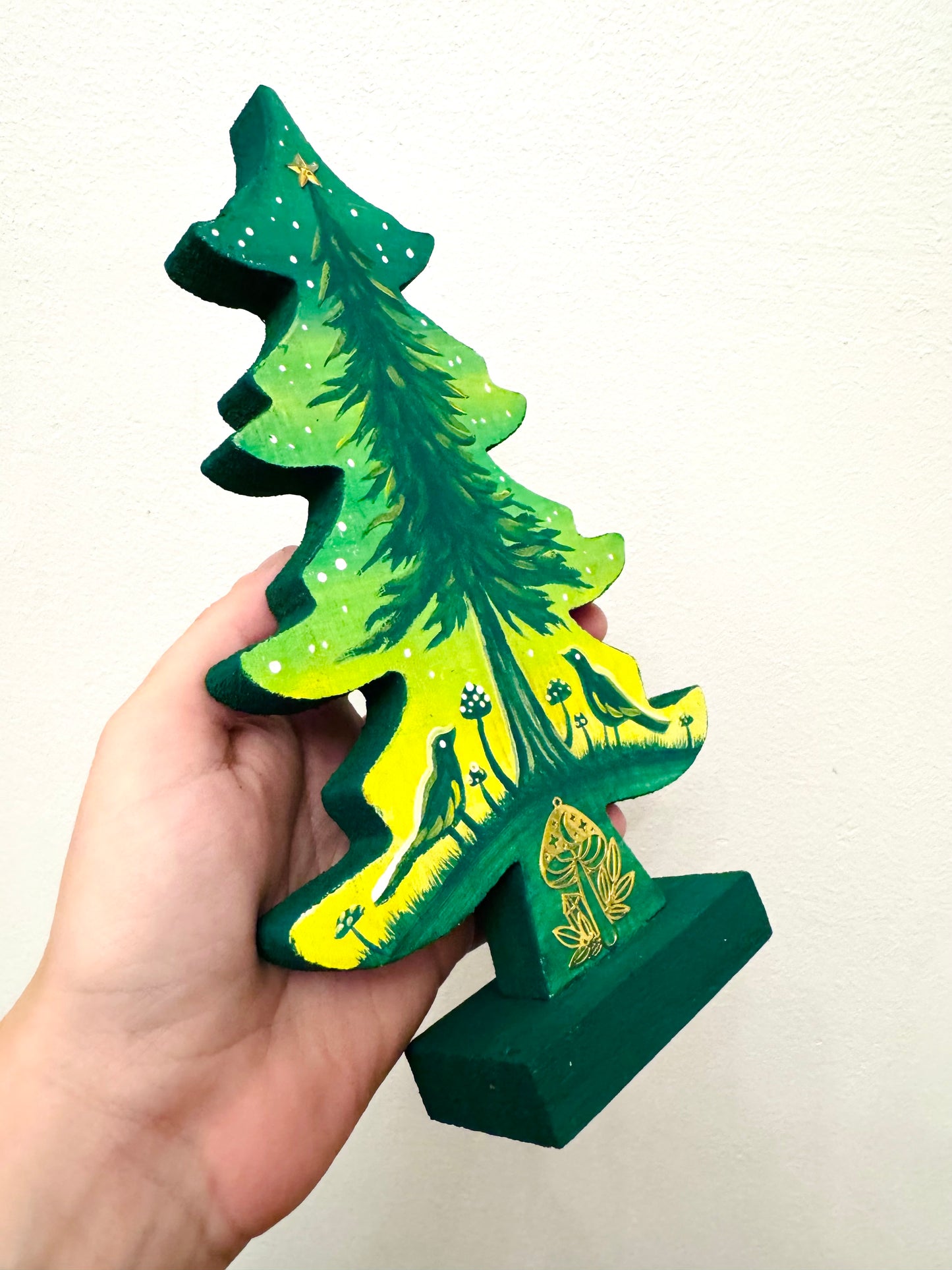 Hand-painted pine tree figurine SMALLER / Kézzel festett fenyőfa figura KISEBB