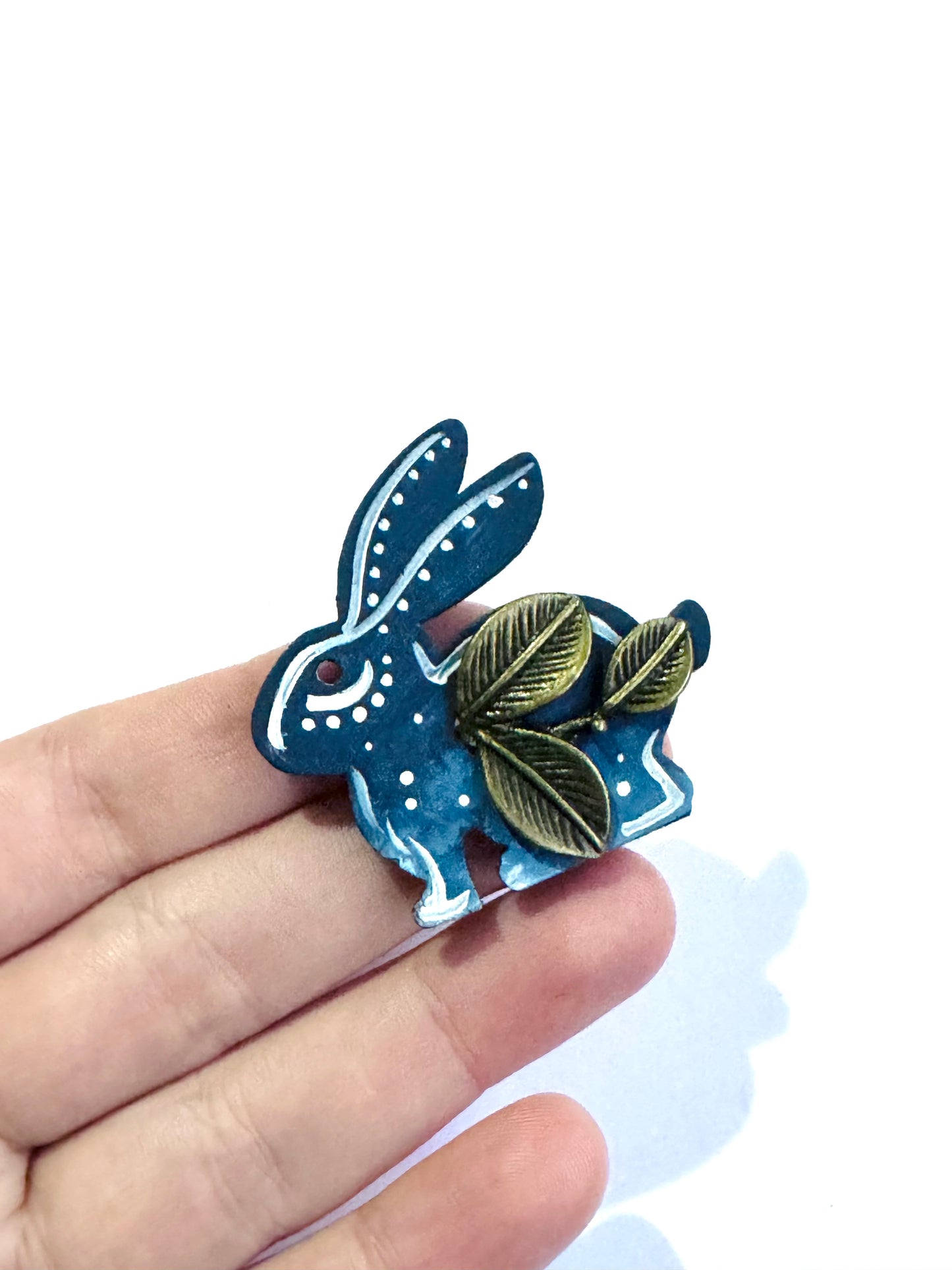 Hand-painted wooden mini rabbit brooch (Springcollection) / Kézzel festett mini fa nyuszi bross