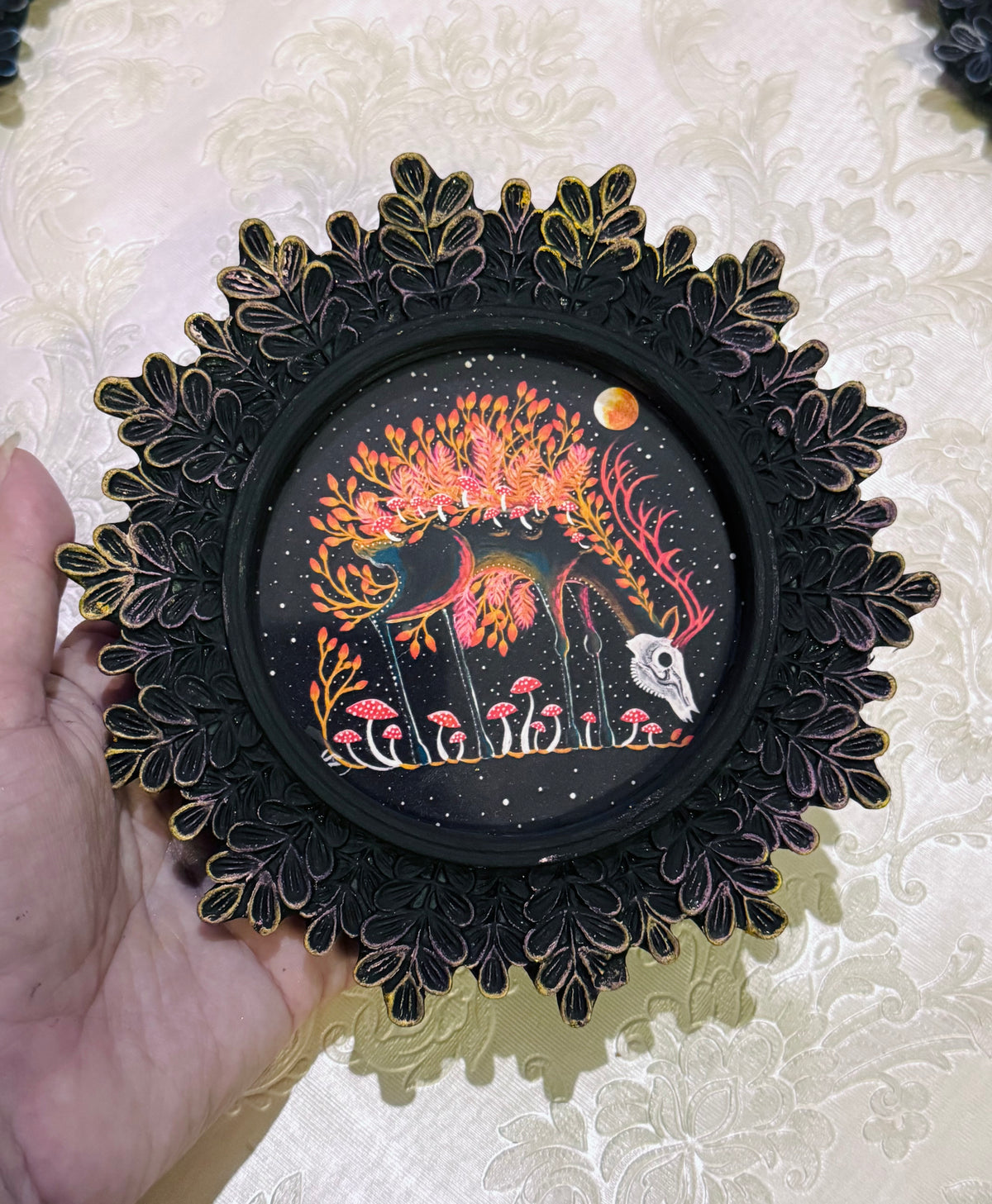 Mini round framed art print in an ornate frame / Mini kerek keretezett művészi nyomat díszes keretben