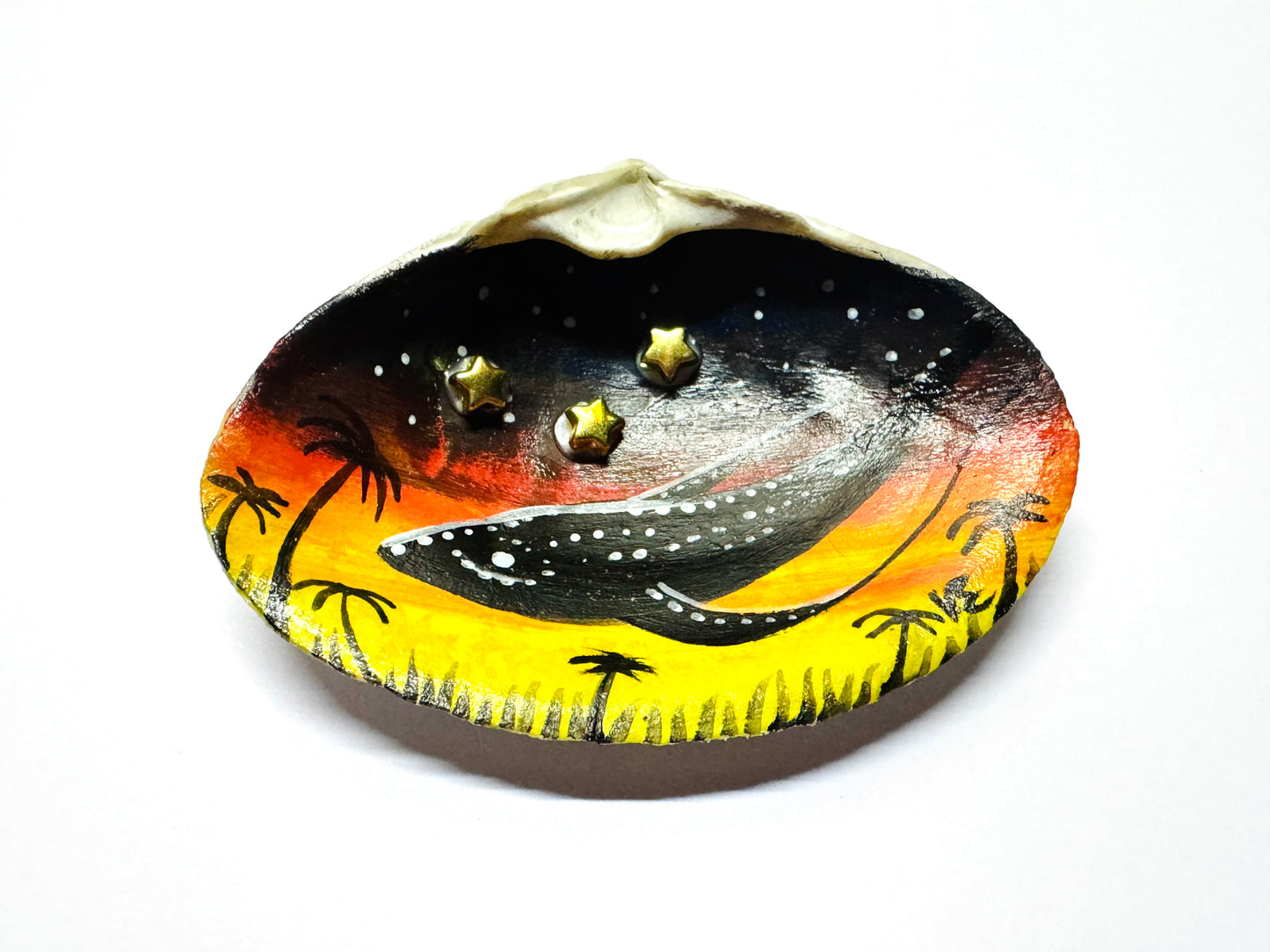 Kézzel festett kagylóhéj / Handpainted seashell