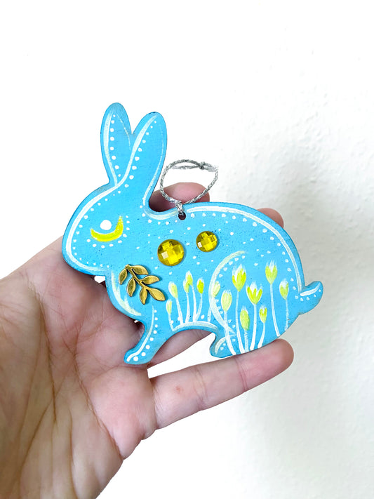 Hand-painted rabbit ornament / Kézzel festett nyuszi dísz