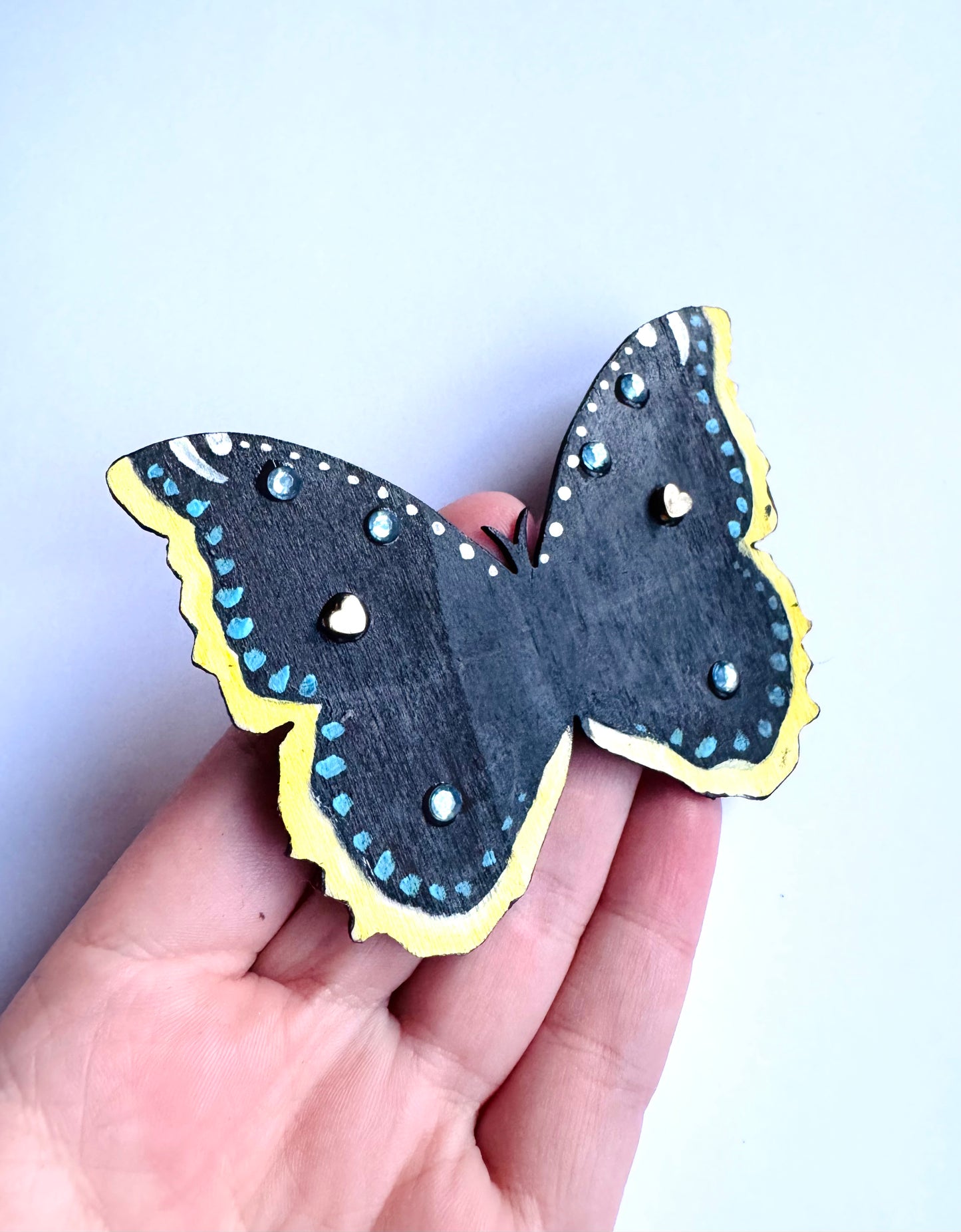 Hand-painted wooden butterfly brooch (Springcollection) / Kézzel festett fa pillangó bross