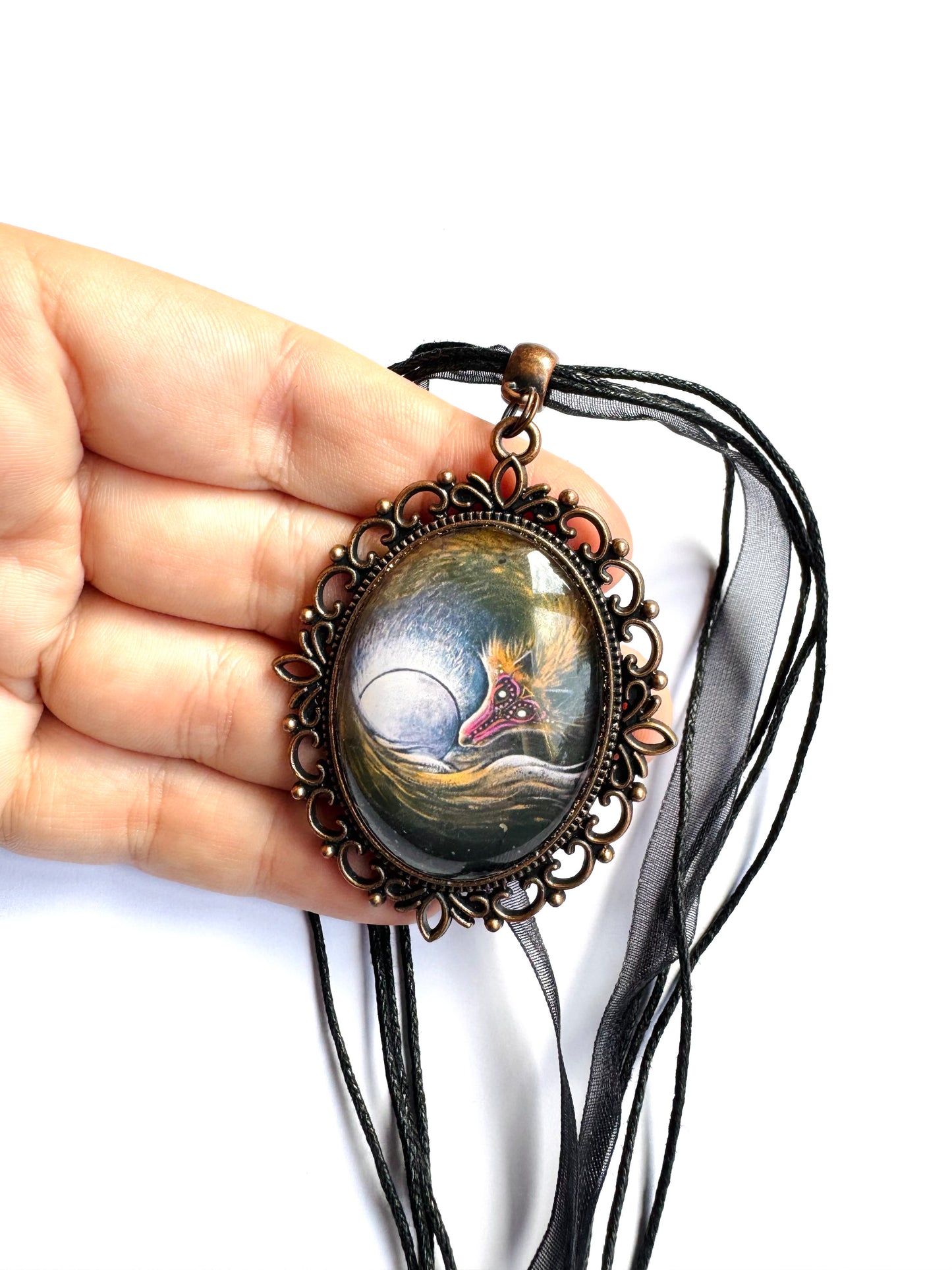 Big oval pendant / Nagy, ovális medál egyedi grafikával