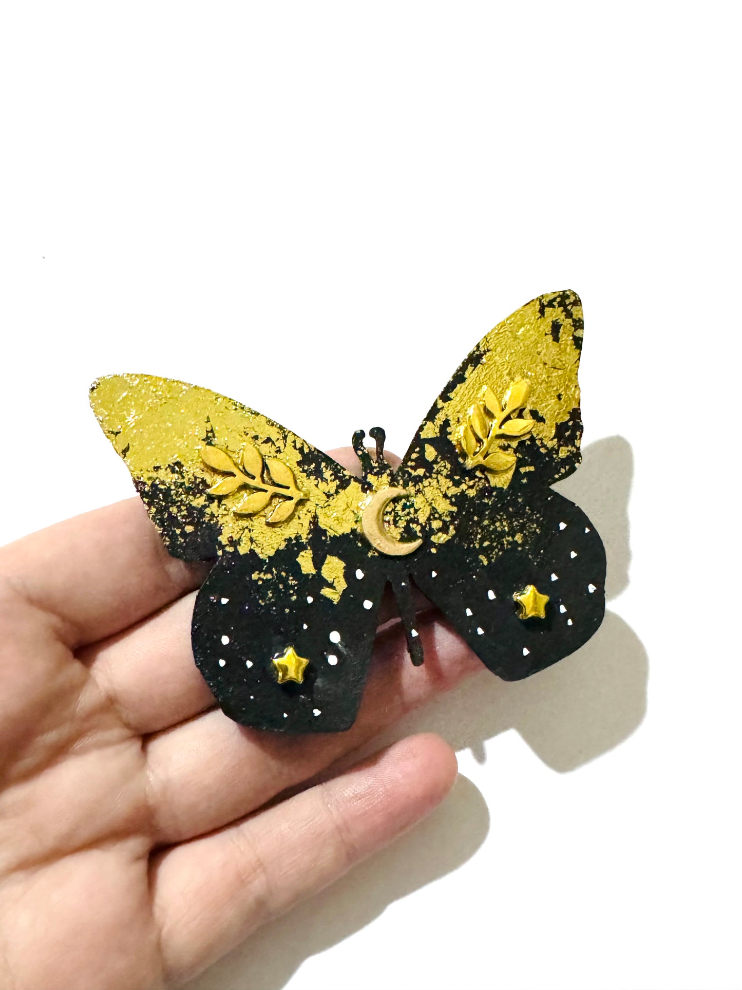 Hand-painted wooden butterfly brooch (Springcollection) / Kézzel festett fa pillangó bross