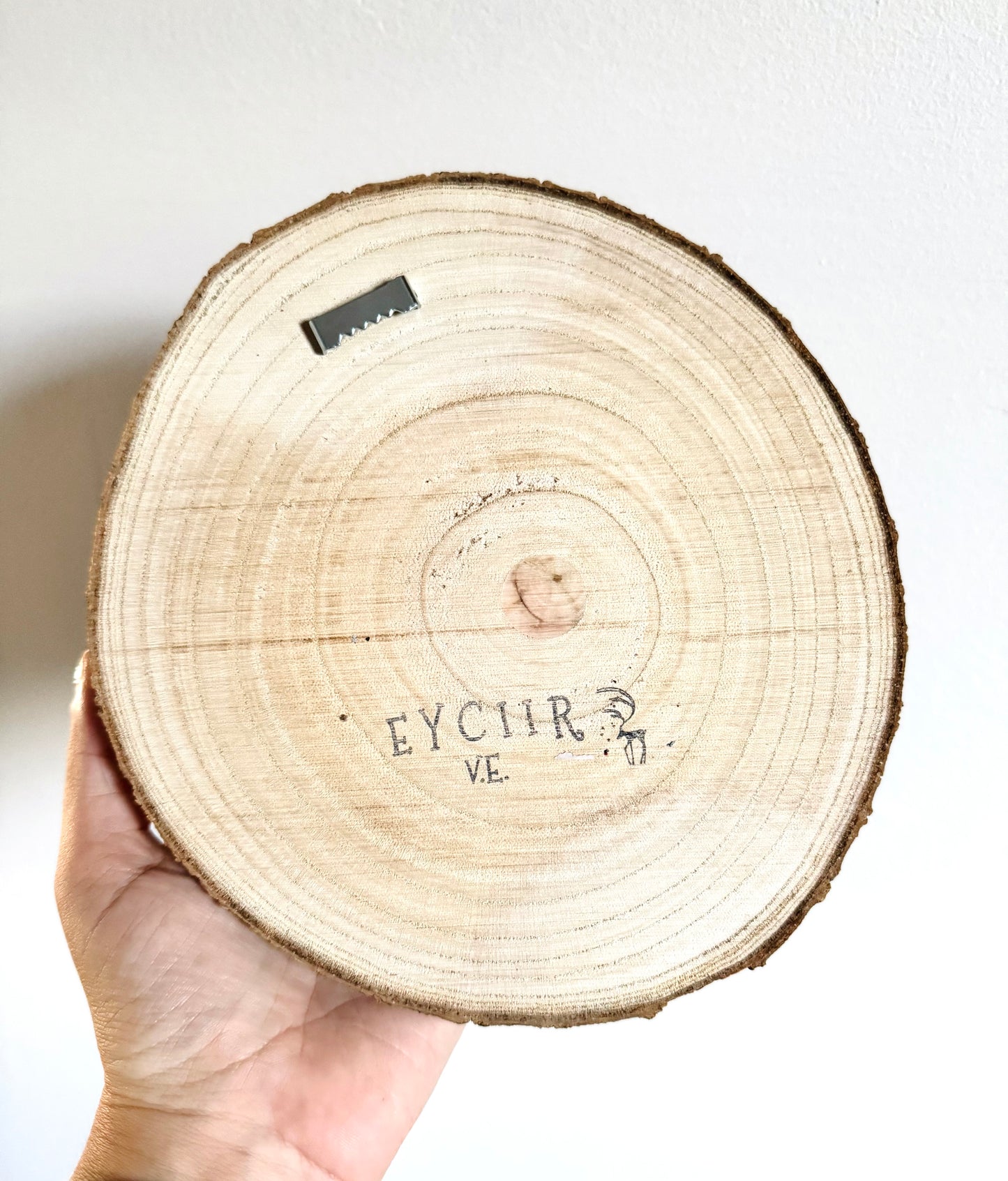 MEDIUM round hand-painted wood slice / Közepes méretű kerek kézzel festett fakorong