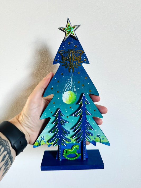 Hand-painted pine tree figurine SMALLER (embellished) / Kézzel festett fenyőfa figura KISEBB (DÍSZÍTETT)