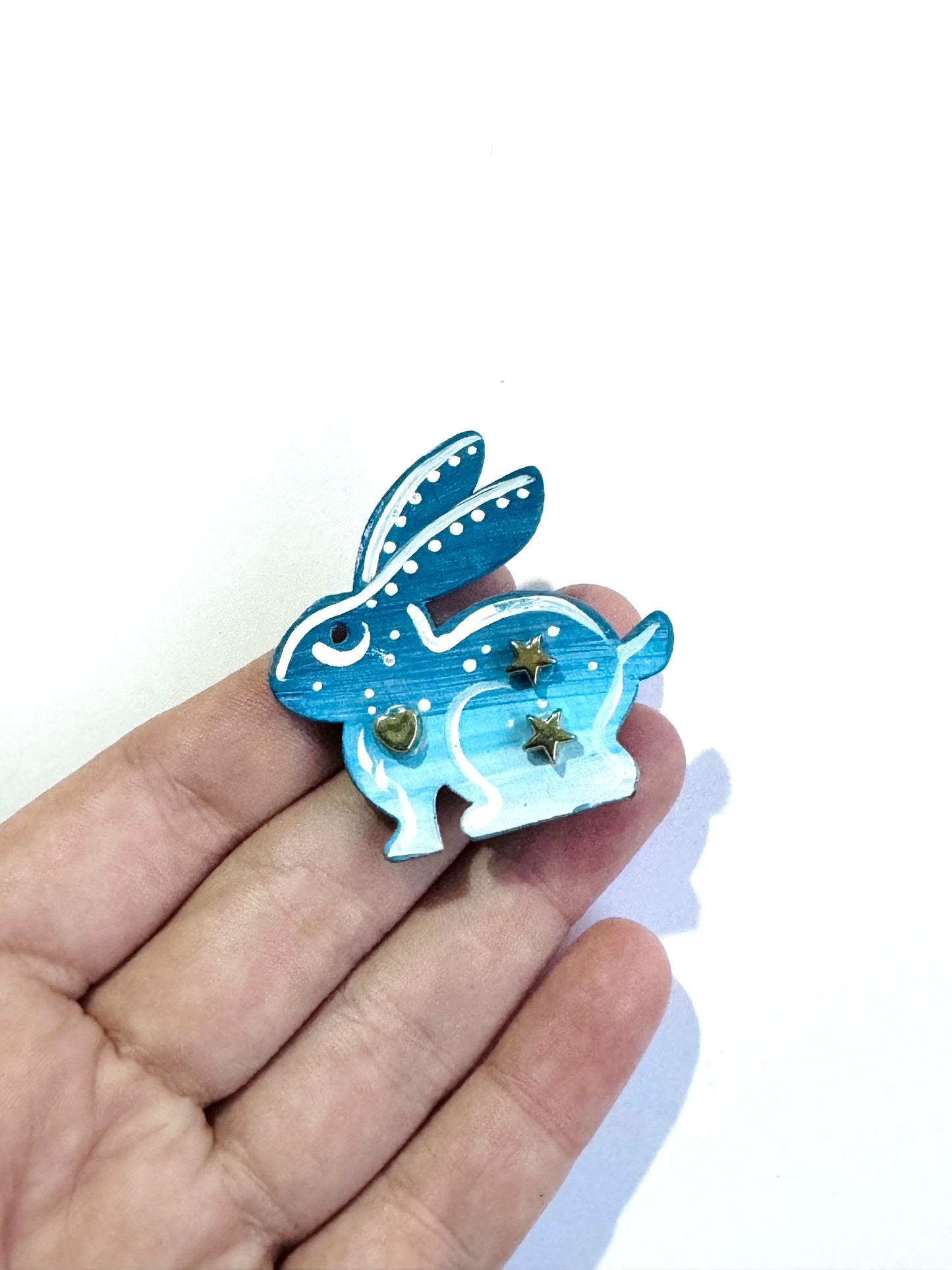 Hand-painted wooden mini rabbit brooch (Springcollection) / Kézzel festett mini fa nyuszi bross