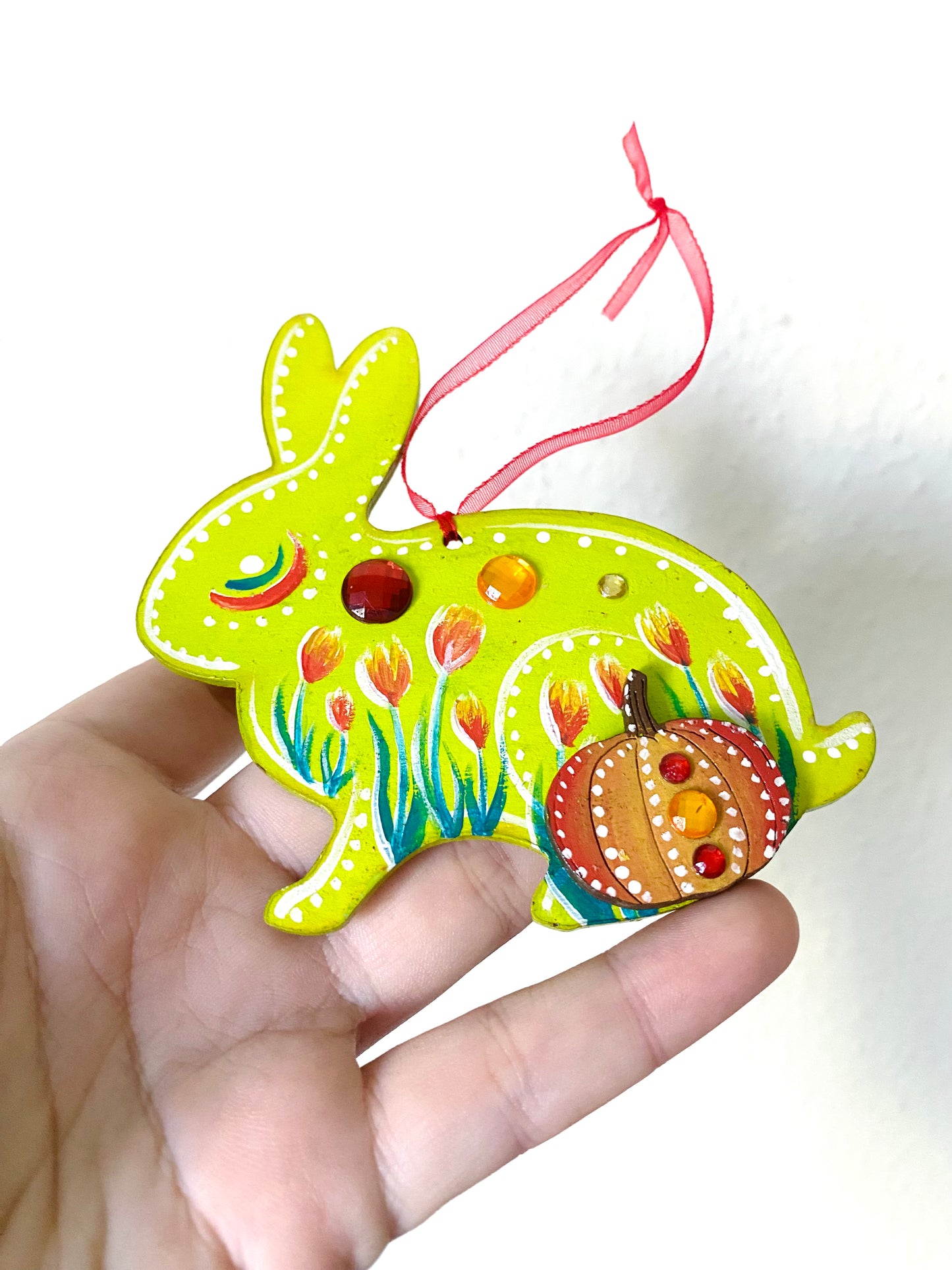 Hand-painted rabbit ornament / Kézzel festett nyuszi dísz