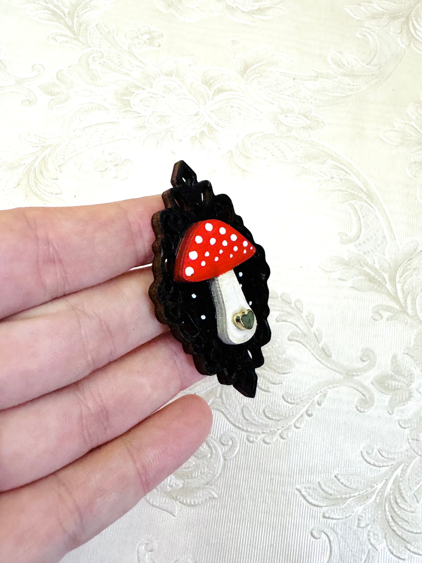 Hand-painted small ornate mushroom MAGNET / Kézzel festett kicsi díszes keretes gomba MÁGNES