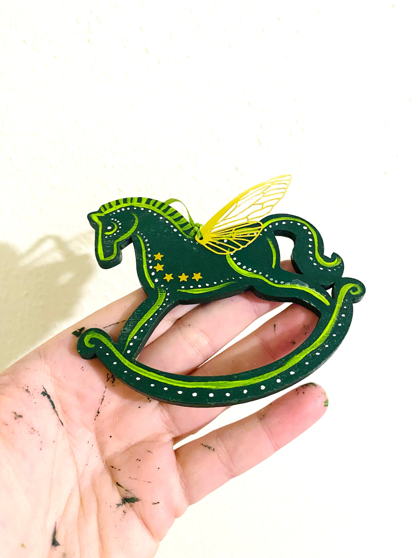Hand-painted WINGED hintaló függő dísz / Kézzel festett szárnyas hintaló dísz