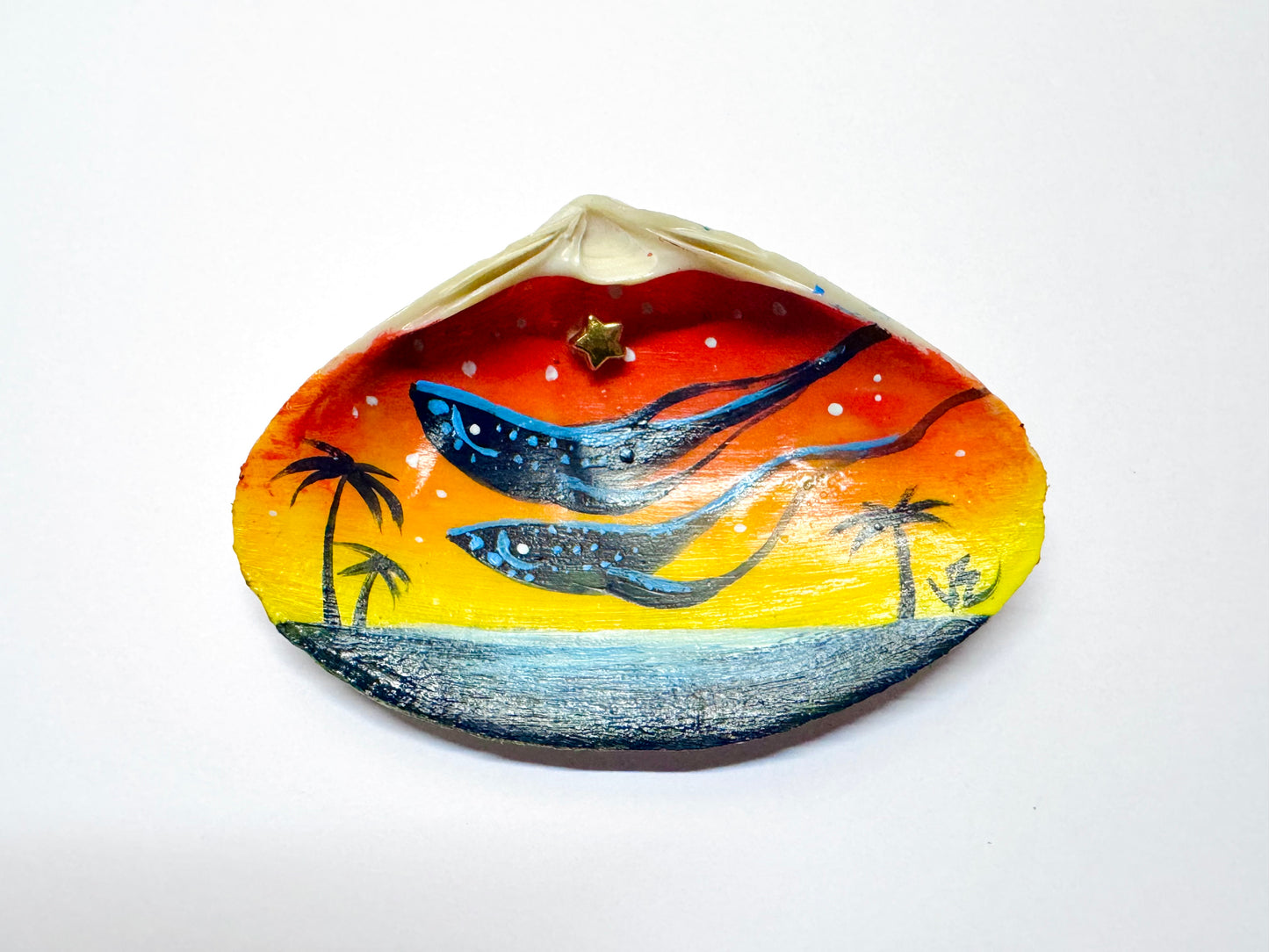 Kézzel festett kagylóhéj / Handpainted seashell