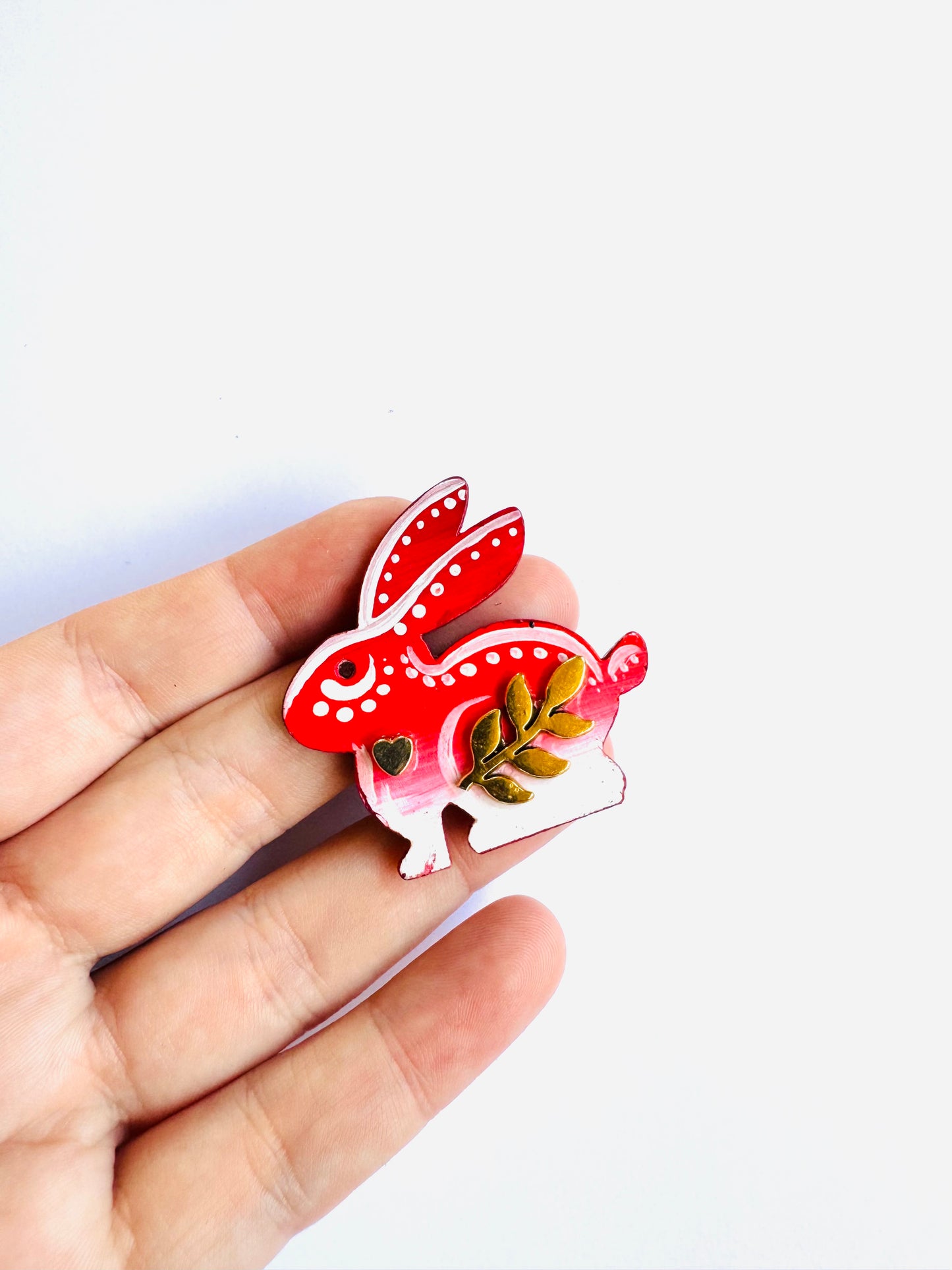 Hand-painted wooden mini rabbit brooch (Springcollection) / Kézzel festett mini fa nyuszi bross