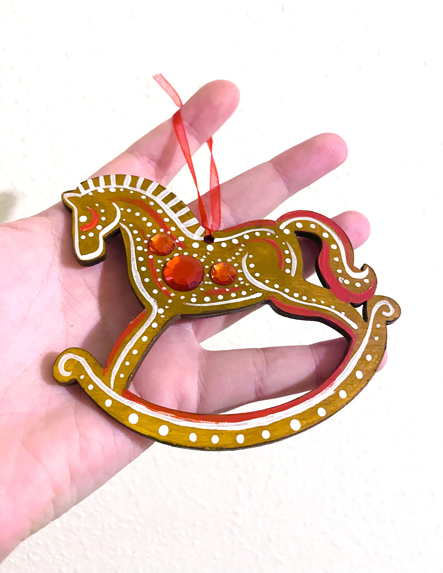 Hand-painted “gingerbread” rocking horse ornament / Kézzel festett “mézeskalács” hintaló dísz