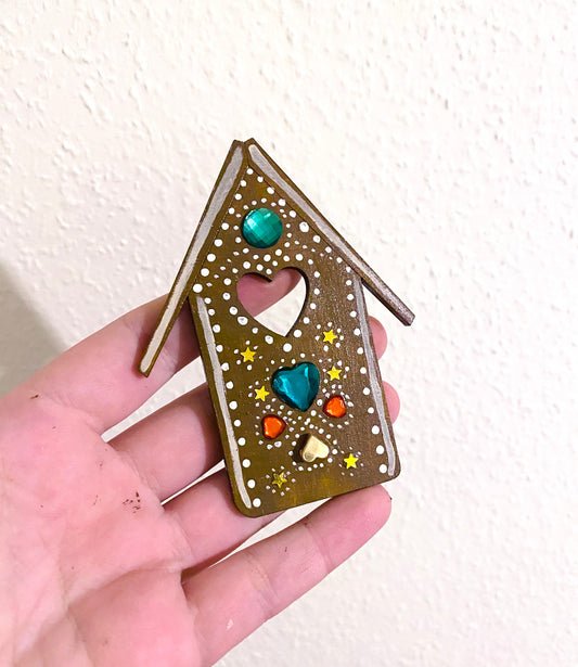 Hand-painted “gingerbread” house magnet / Kézzel festett “mézeskalács” házikó mágnes