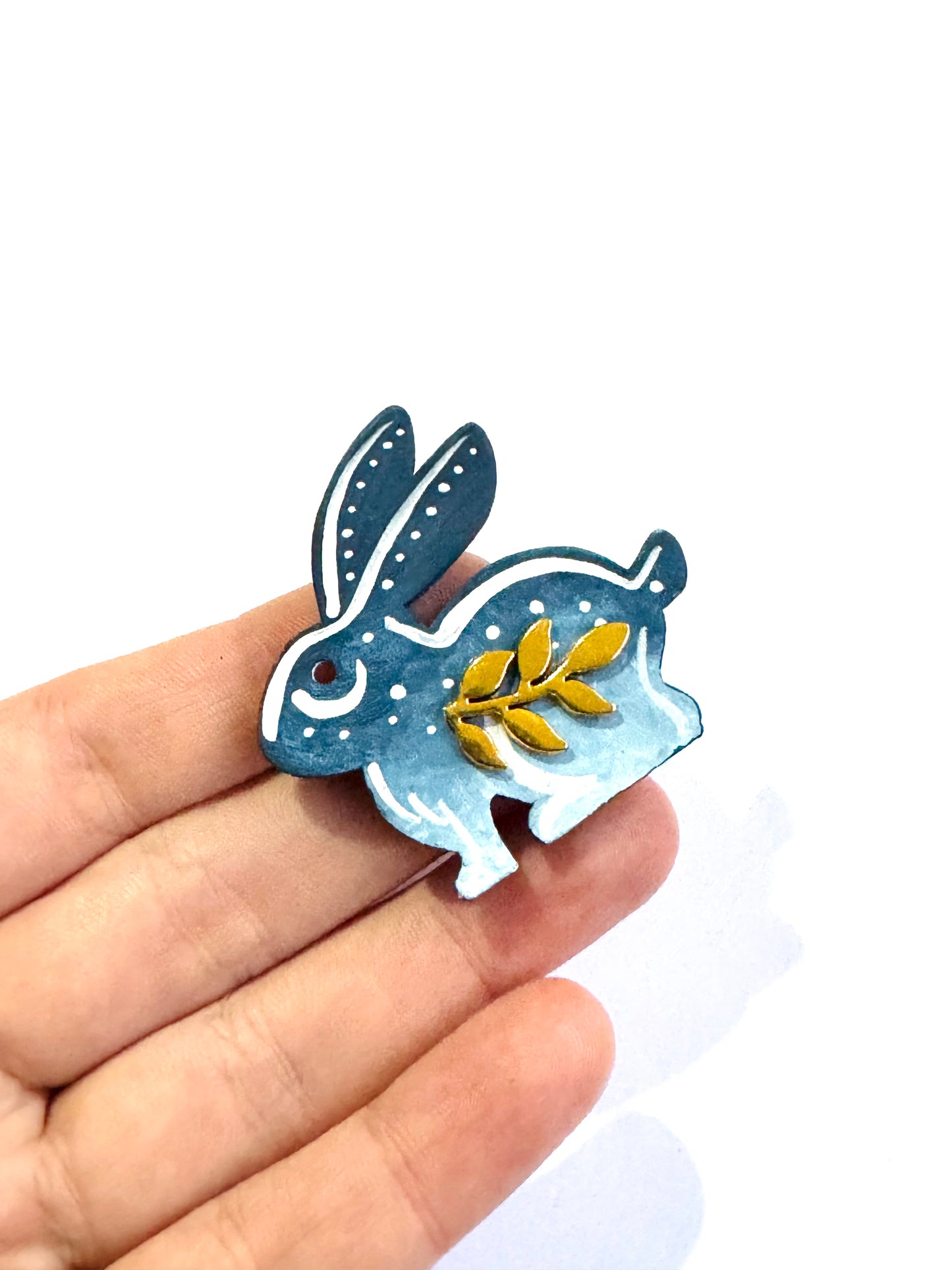 Hand-painted wooden mini rabbit brooch (Springcollection) / Kézzel festett mini fa nyuszi bross