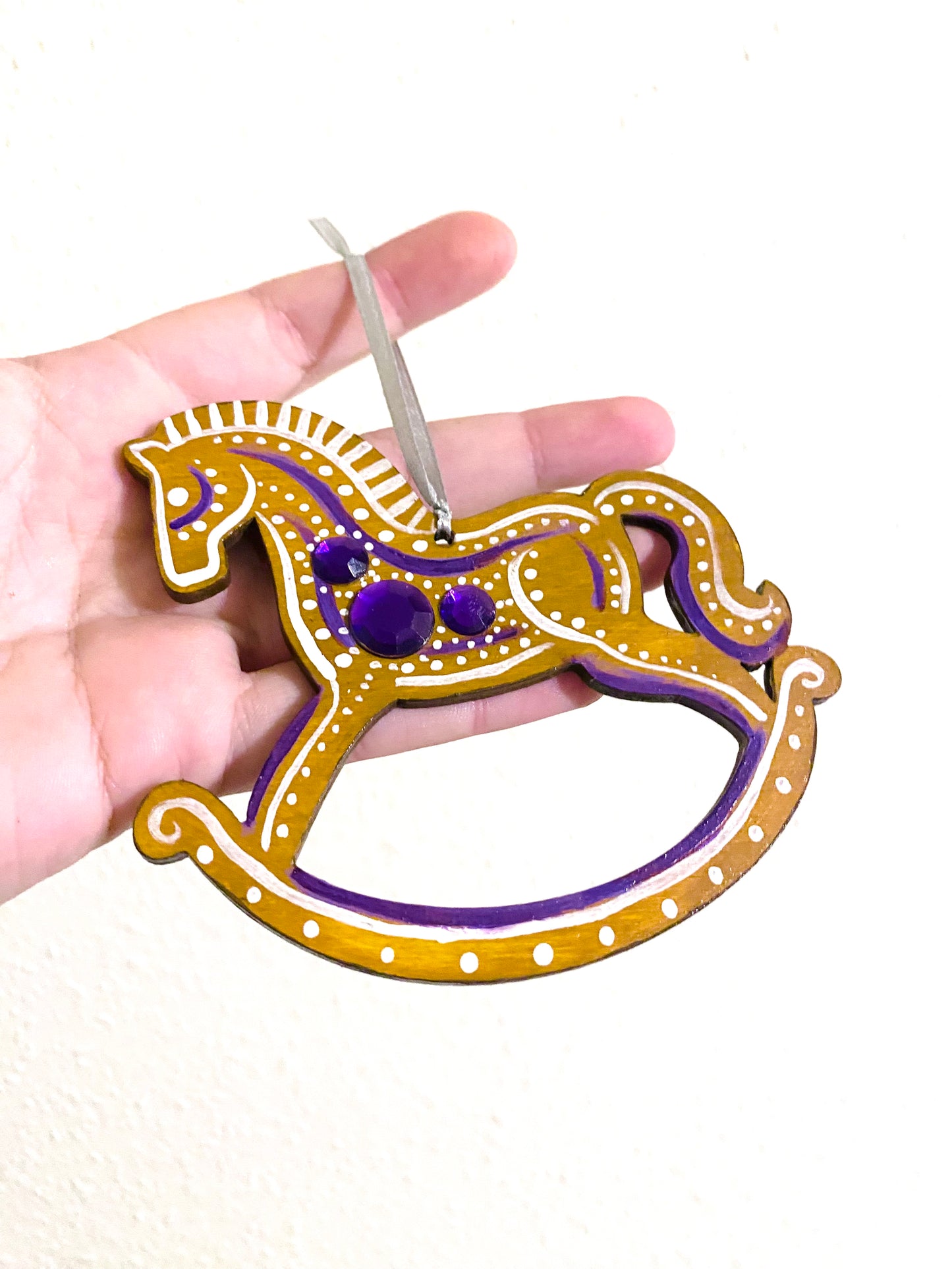 Hand-painted “gingerbread” rocking horse ornament / Kézzel festett “mézeskalács” hintaló dísz