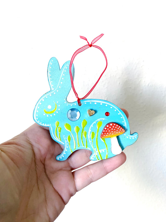 Hand-painted rabbit ornament / Kézzel festett nyuszi dísz