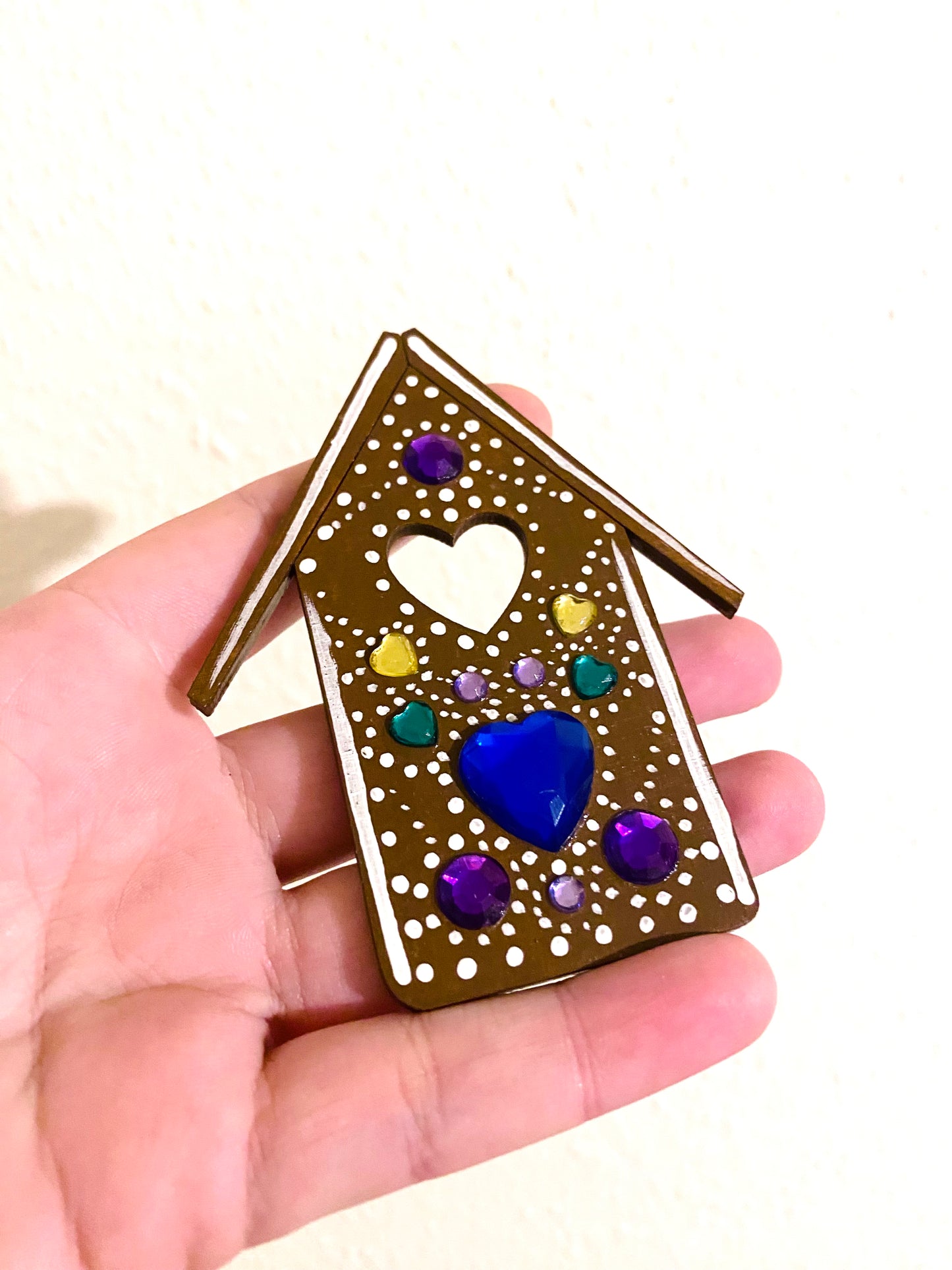 Hand-painted “gingerbread” house magnet / Kézzel festett “mézeskalács” házikó mágnes