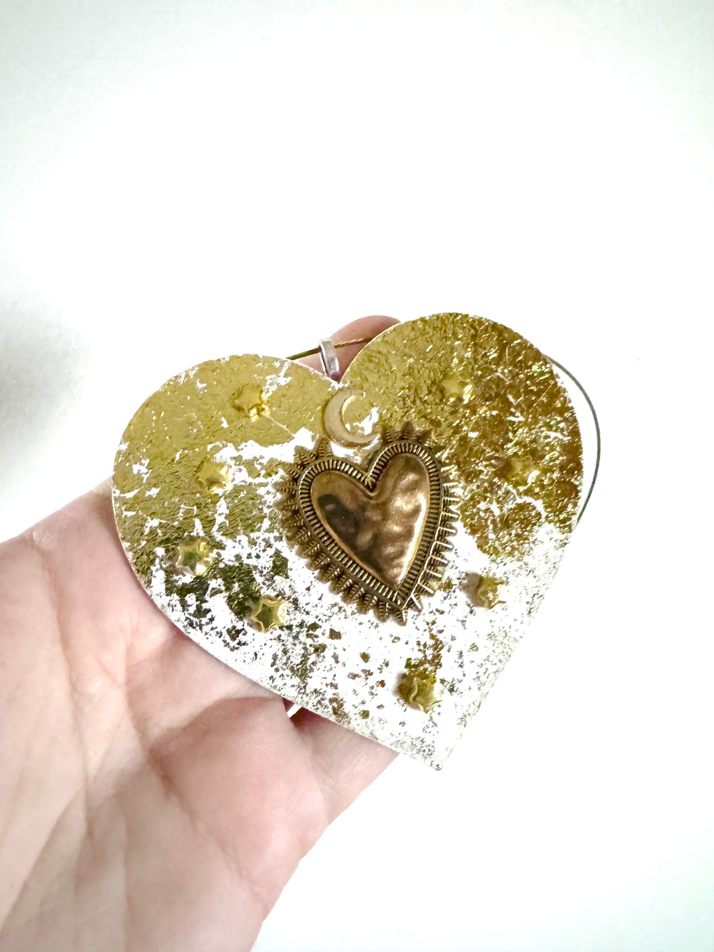 Hand-painted wooden magic heart pendant (Springcollection) / Kézzel festett fa varázsszív medál aranyfüsttel