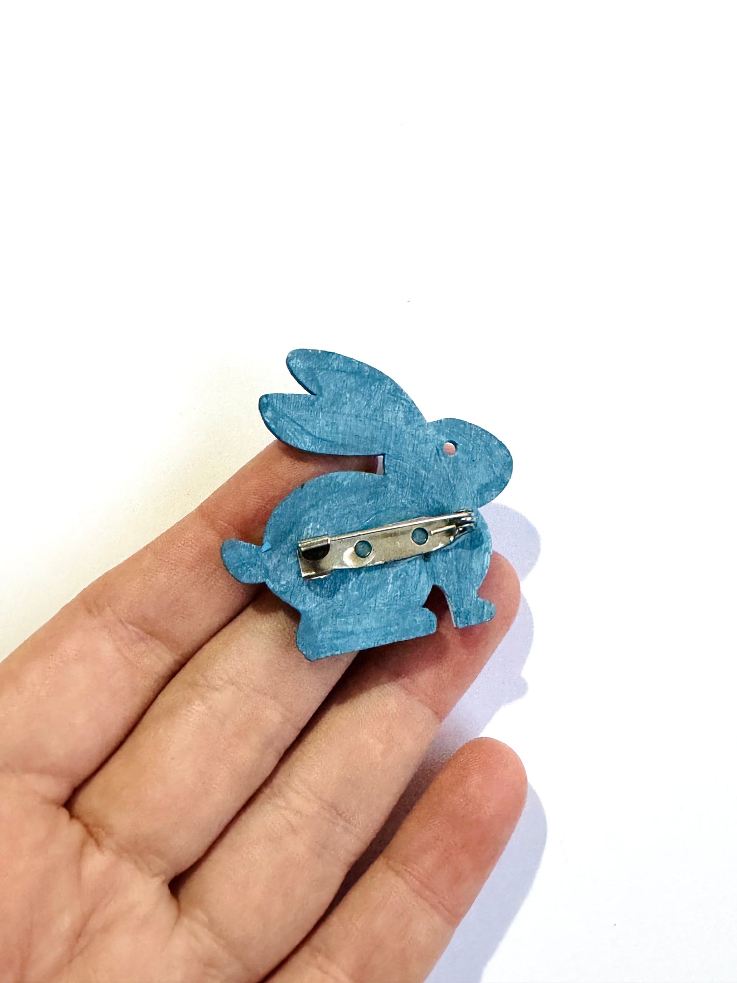 Hand-painted wooden mini rabbit brooch (Springcollection) / Kézzel festett mini fa nyuszi bross