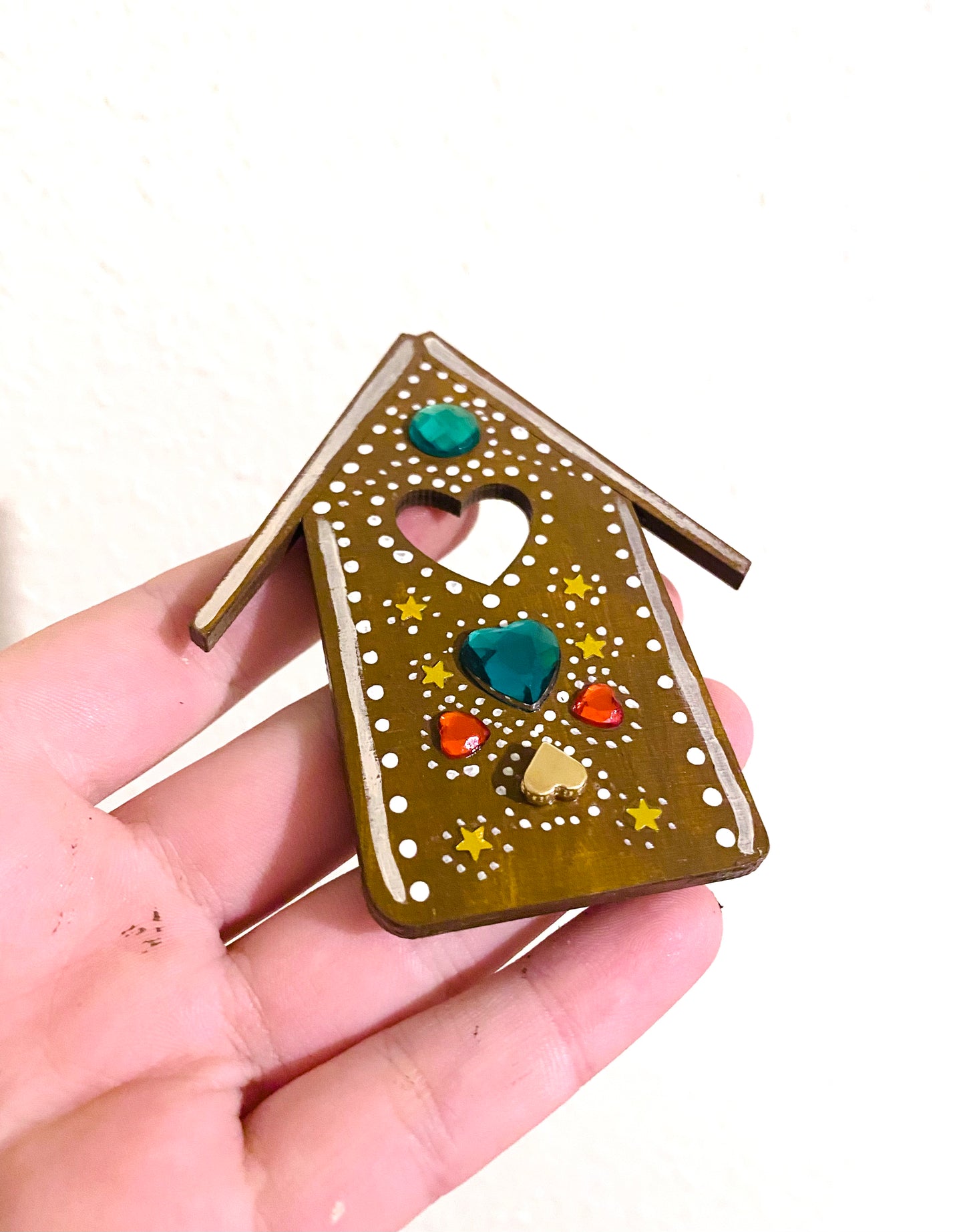 Hand-painted “gingerbread” house magnet / Kézzel festett “mézeskalács” házikó mágnes