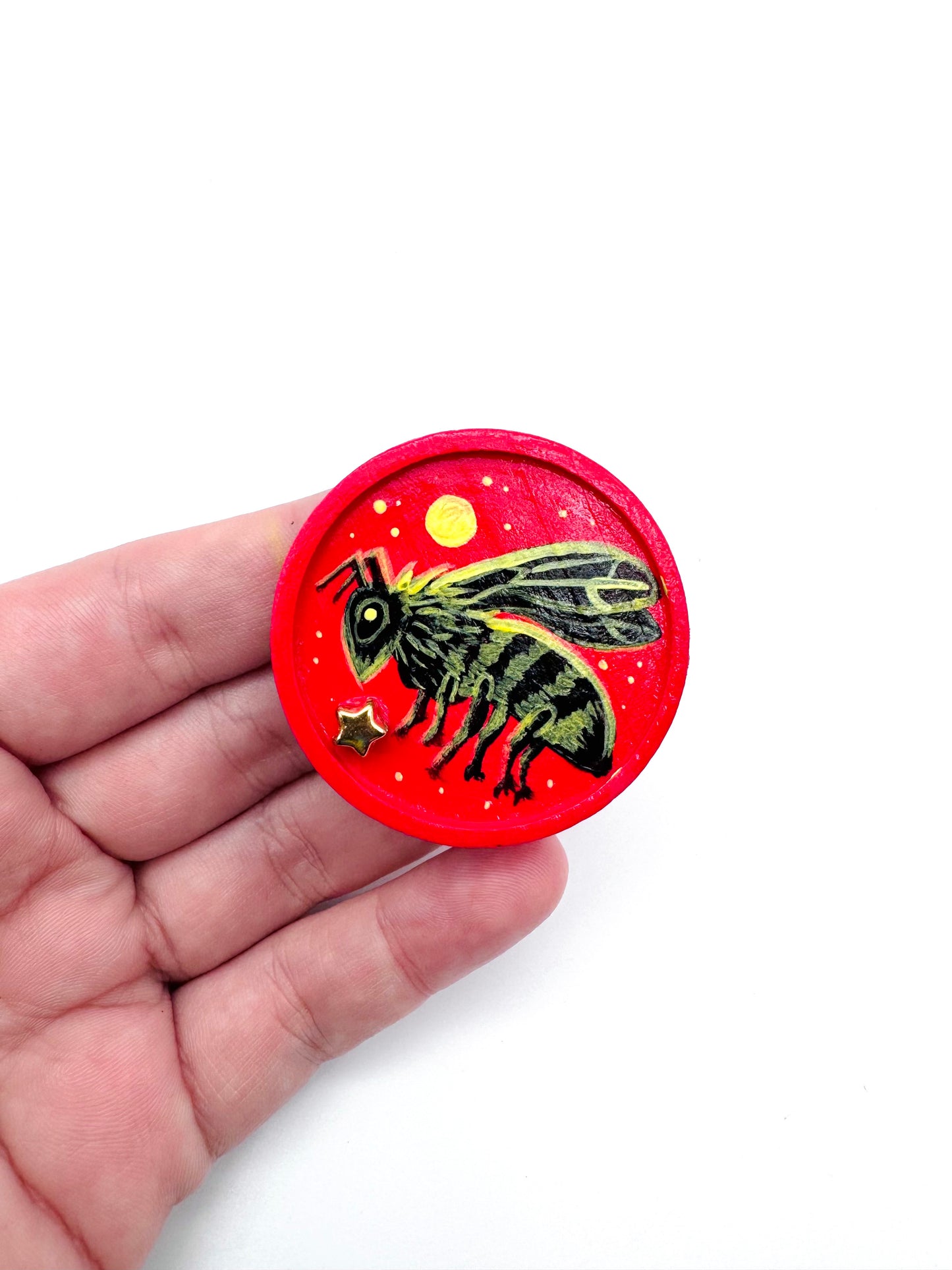 Round wooden brooch / Kerek fa bross