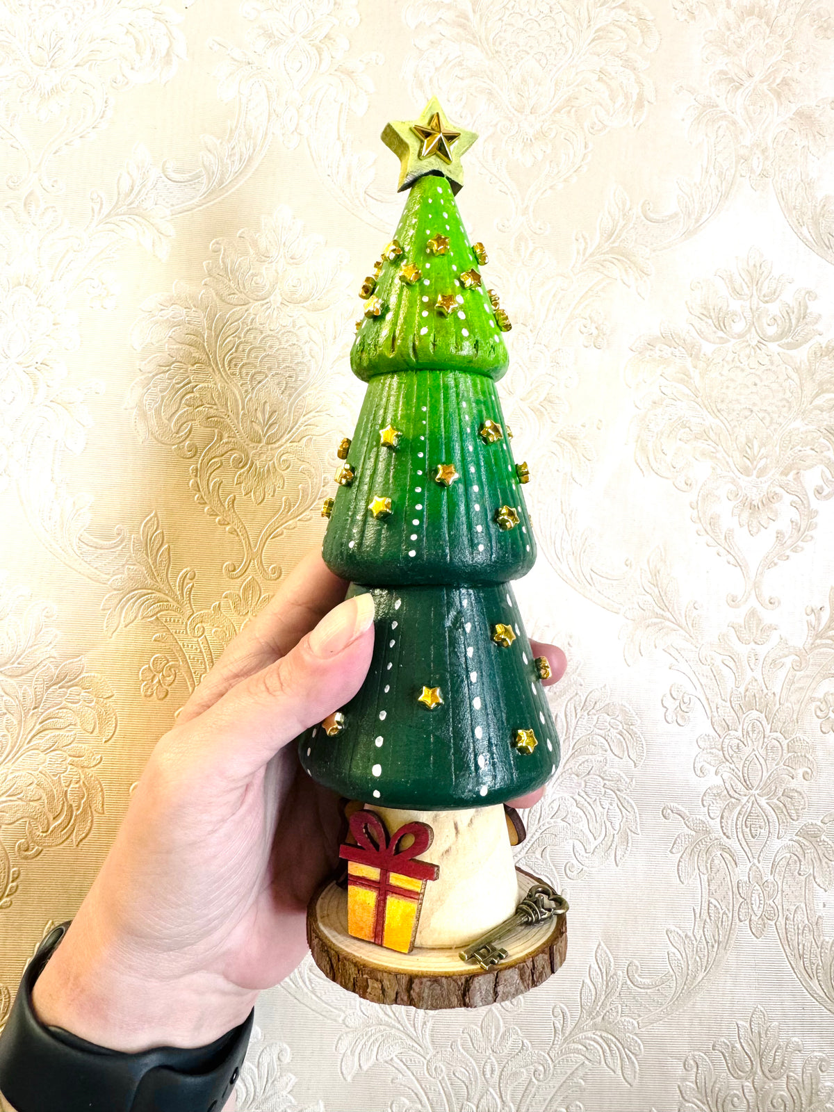 Hand-painted 3D pine tree figurine / Kézzel festett 3D fenyőfa figura KISEBB