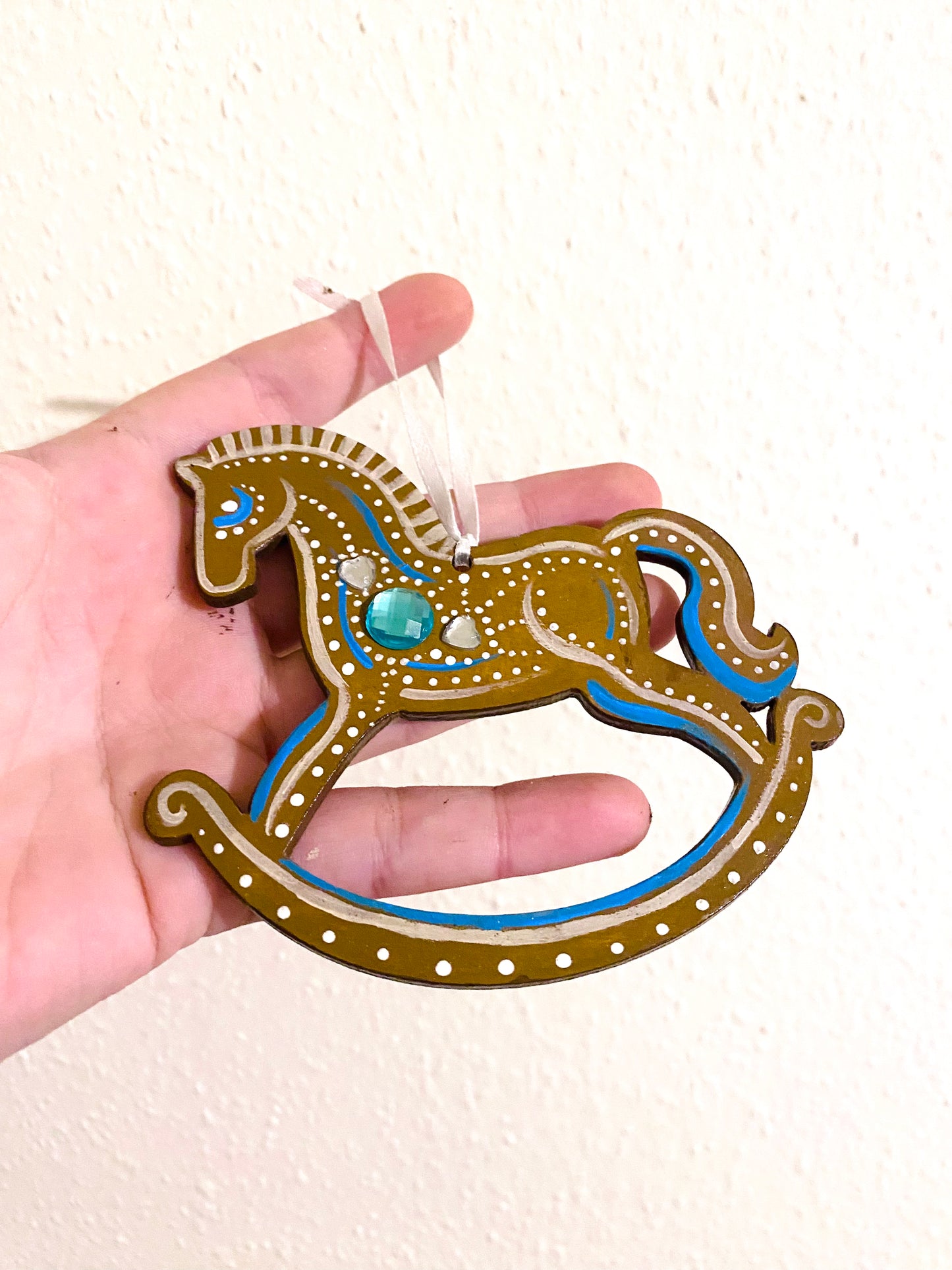 Hand-painted “gingerbread” rocking horse ornament / Kézzel festett “mézeskalács” hintaló dísz