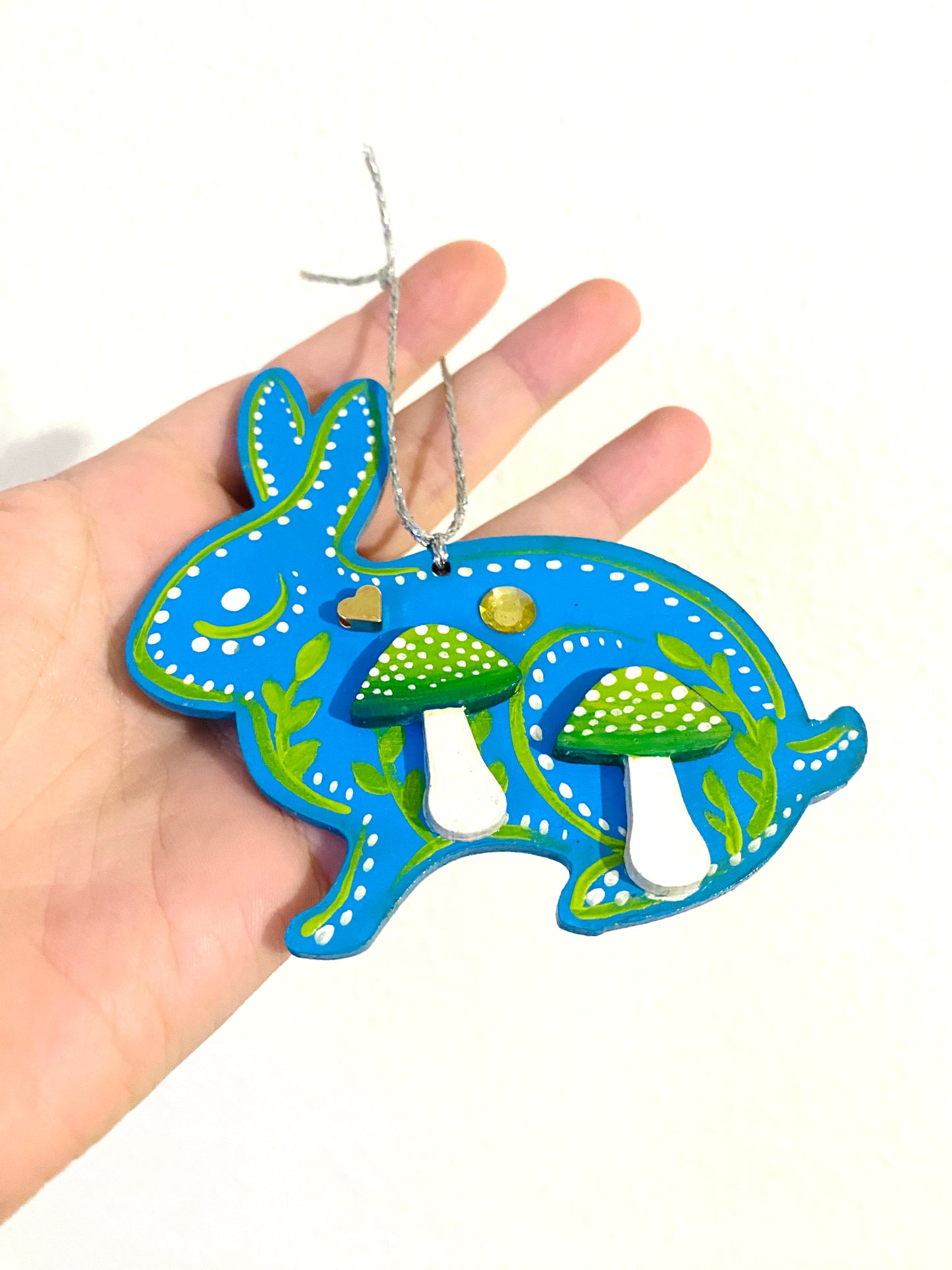 Hand-painted rabbit ornament / Kézzel festett nyuszi dísz