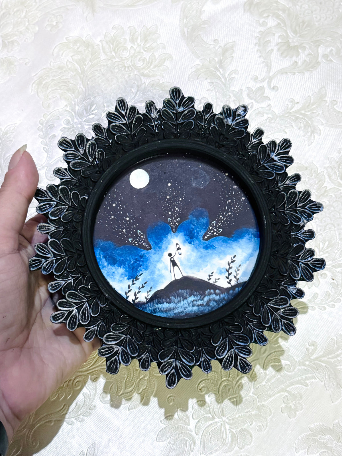 Mini round framed art print in an ornate frame / Mini kerek keretezett művészi nyomat díszes keretben