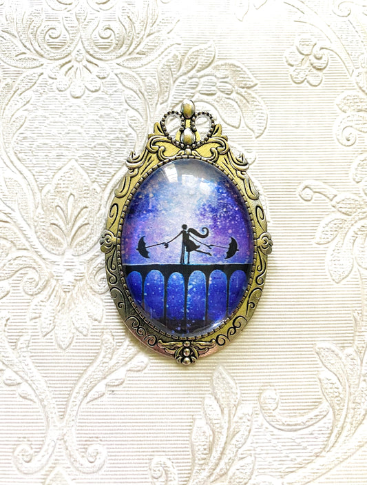 Big oval brooch (with hoop) / Nagy, ovális bross egyedik grafikával (hurokkal)