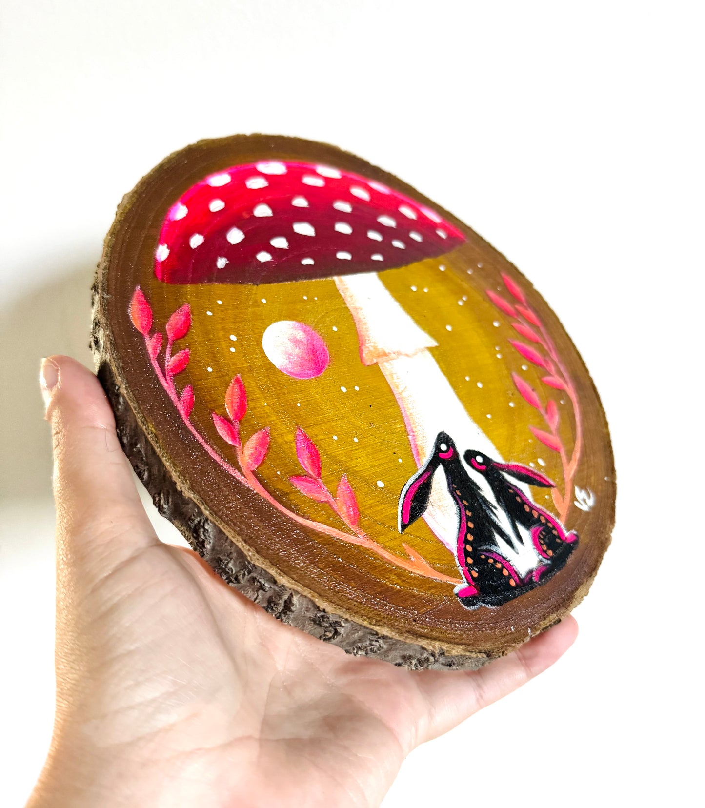 MEDIUM round hand-painted wood slice / Közepes méretű kerek kézzel festett fakorong