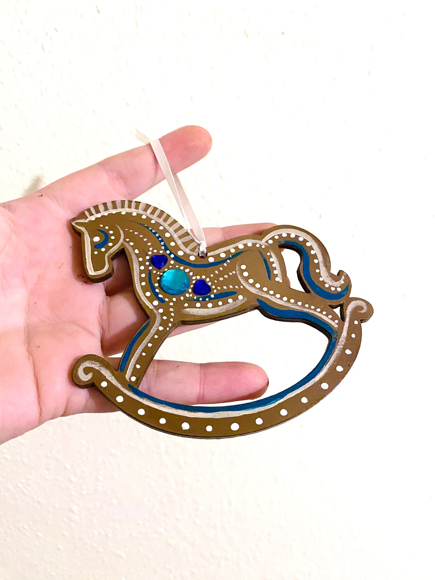 Hand-painted “gingerbread” rocking horse ornament / Kézzel festett “mézeskalács” hintaló dísz
