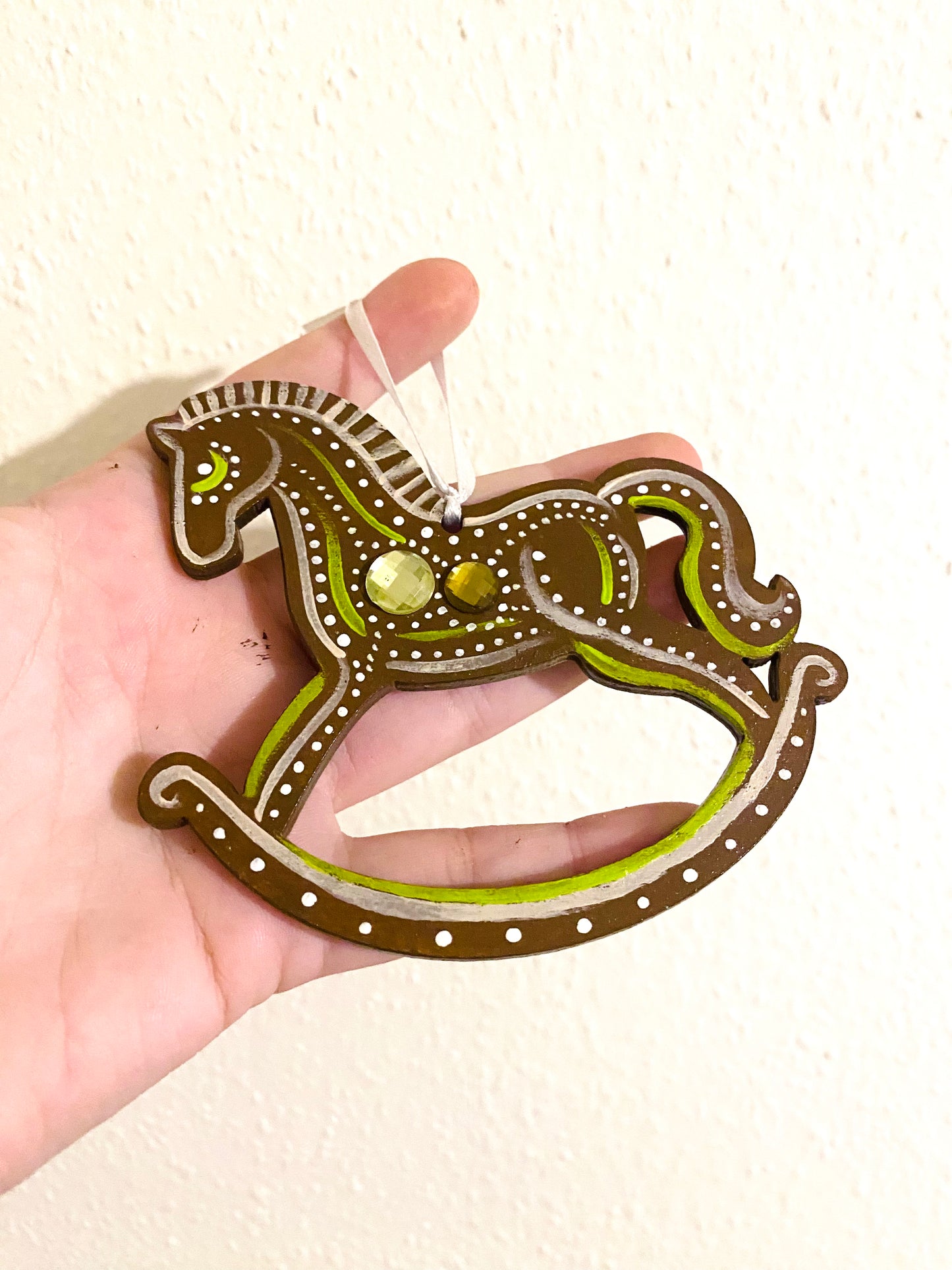 Hand-painted “gingerbread” rocking horse ornament / Kézzel festett “mézeskalács” hintaló dísz
