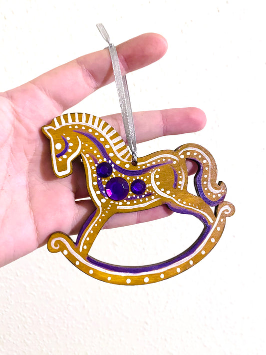 Hand-painted “gingerbread” rocking horse ornament / Kézzel festett “mézeskalács” hintaló dísz