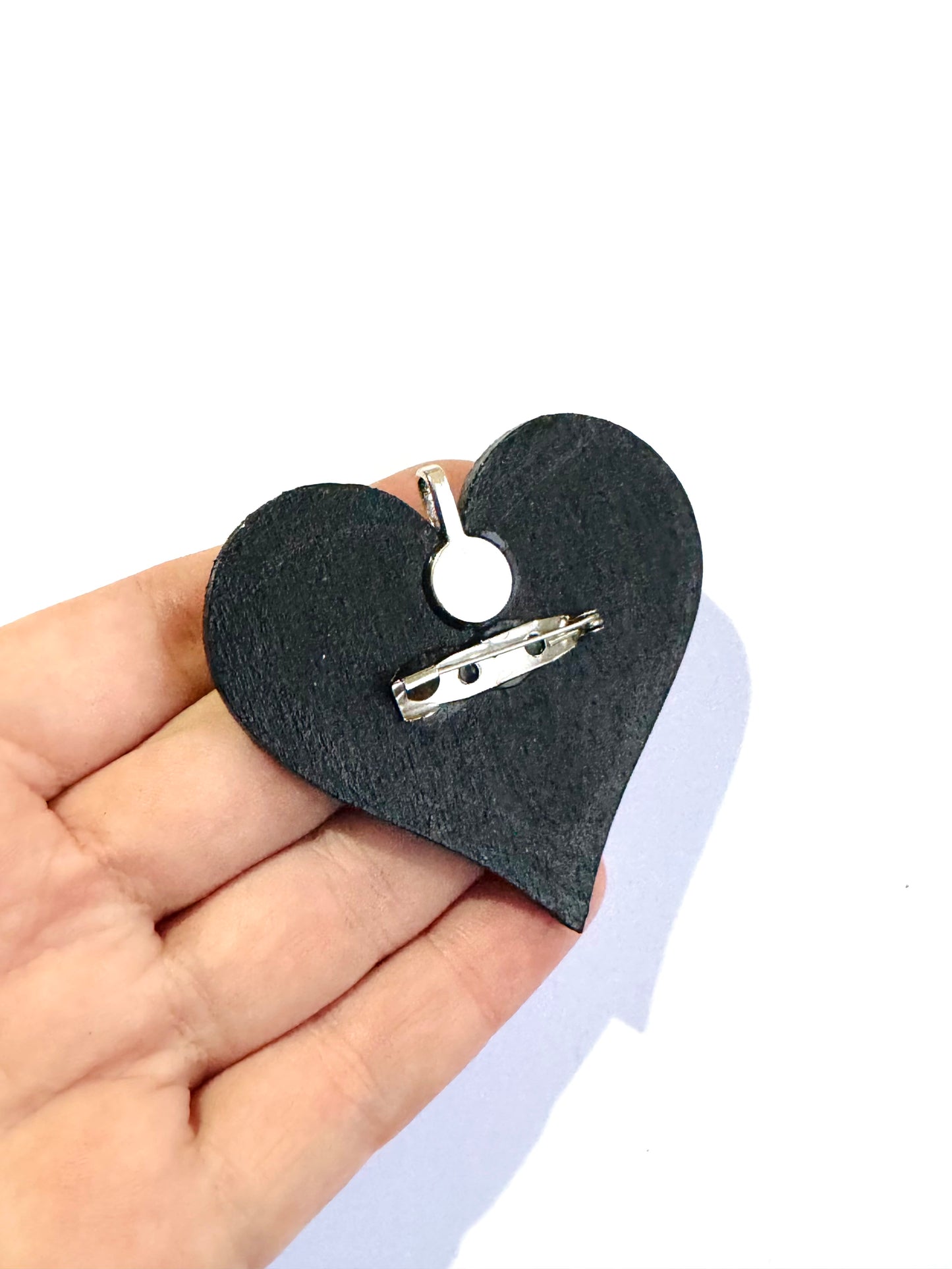Hand-painted 2 in 1 wooden magic heart pendant/ brooch (Springcollection) / Kézzel festett fa varázsszív 2 in 1 medál/bross aranyfüsttel