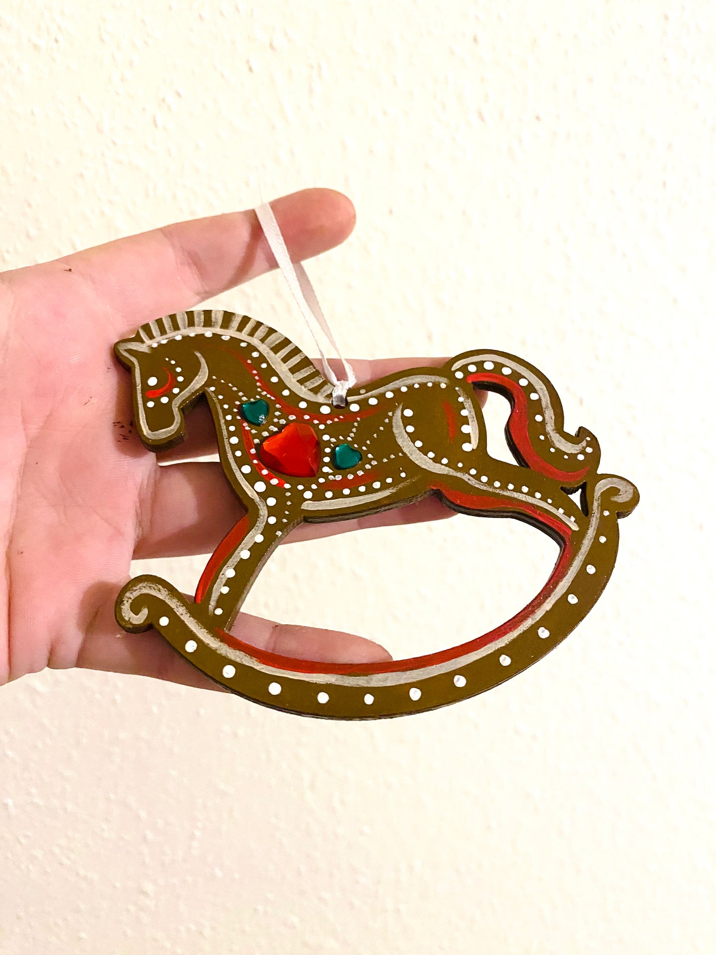 Hand-painted “gingerbread” rocking horse ornament / Kézzel festett “mézeskalács” hintaló dísz